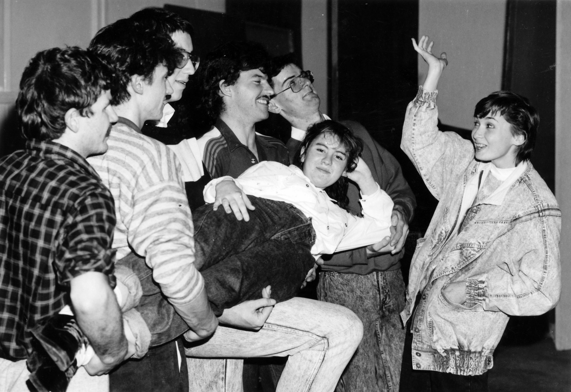 Upper Hutt Operatic Society; "We'll Meet Again", sponsored by the Rimutaka Licensing Trust ($5000).