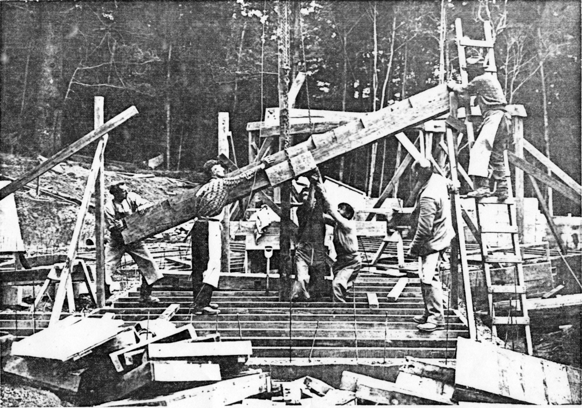 House, Chatsworth Road; No. 71, 'Woodhill'; 'getting up the beams'.