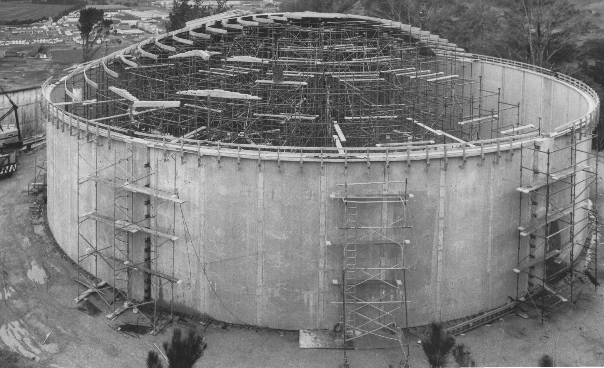 11.5-megalitre Trentham reservoir 3;  walls complete; dome shuttering under way.