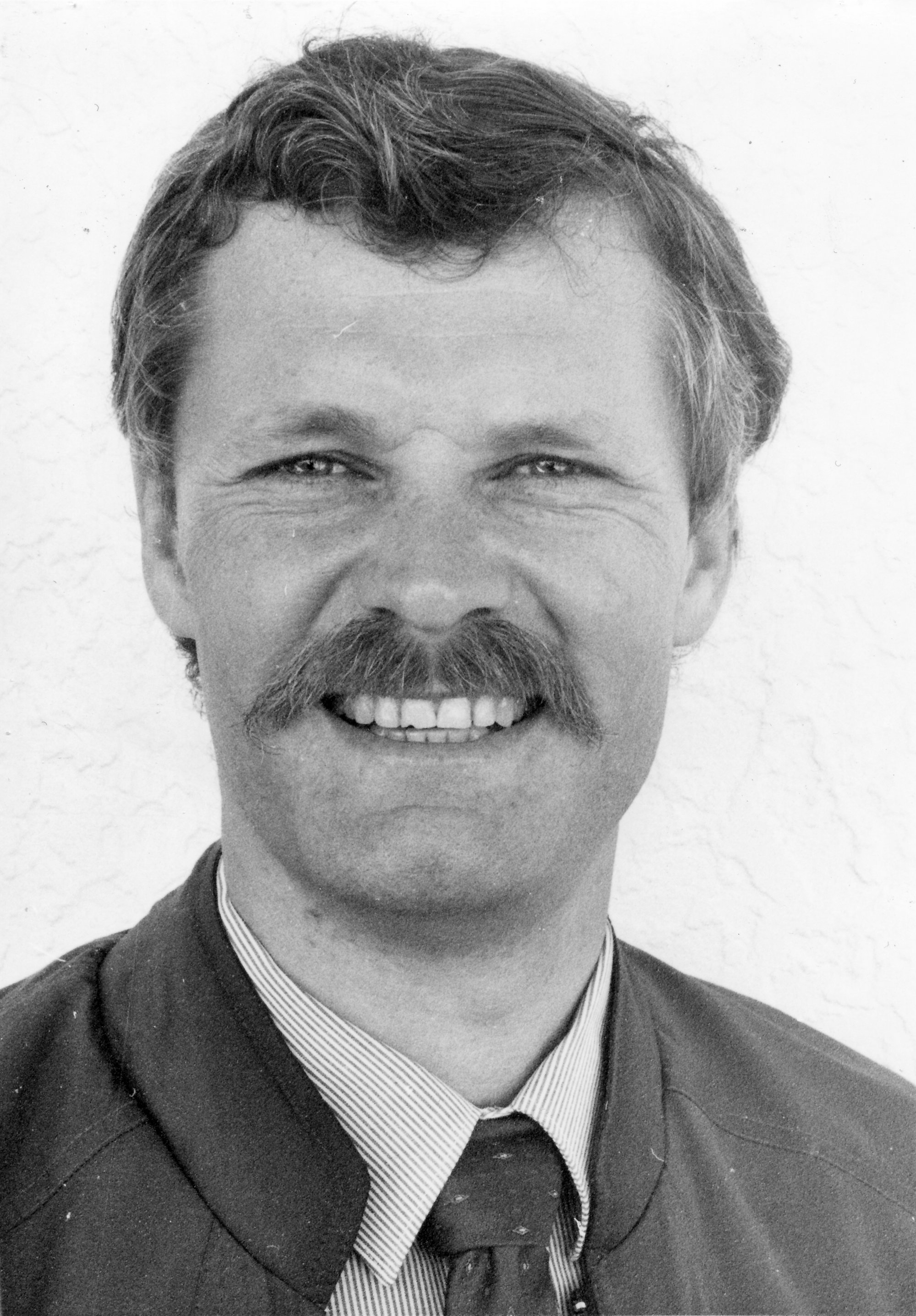 Simon Evans, a former builder, joins Harcourts Real Estate.