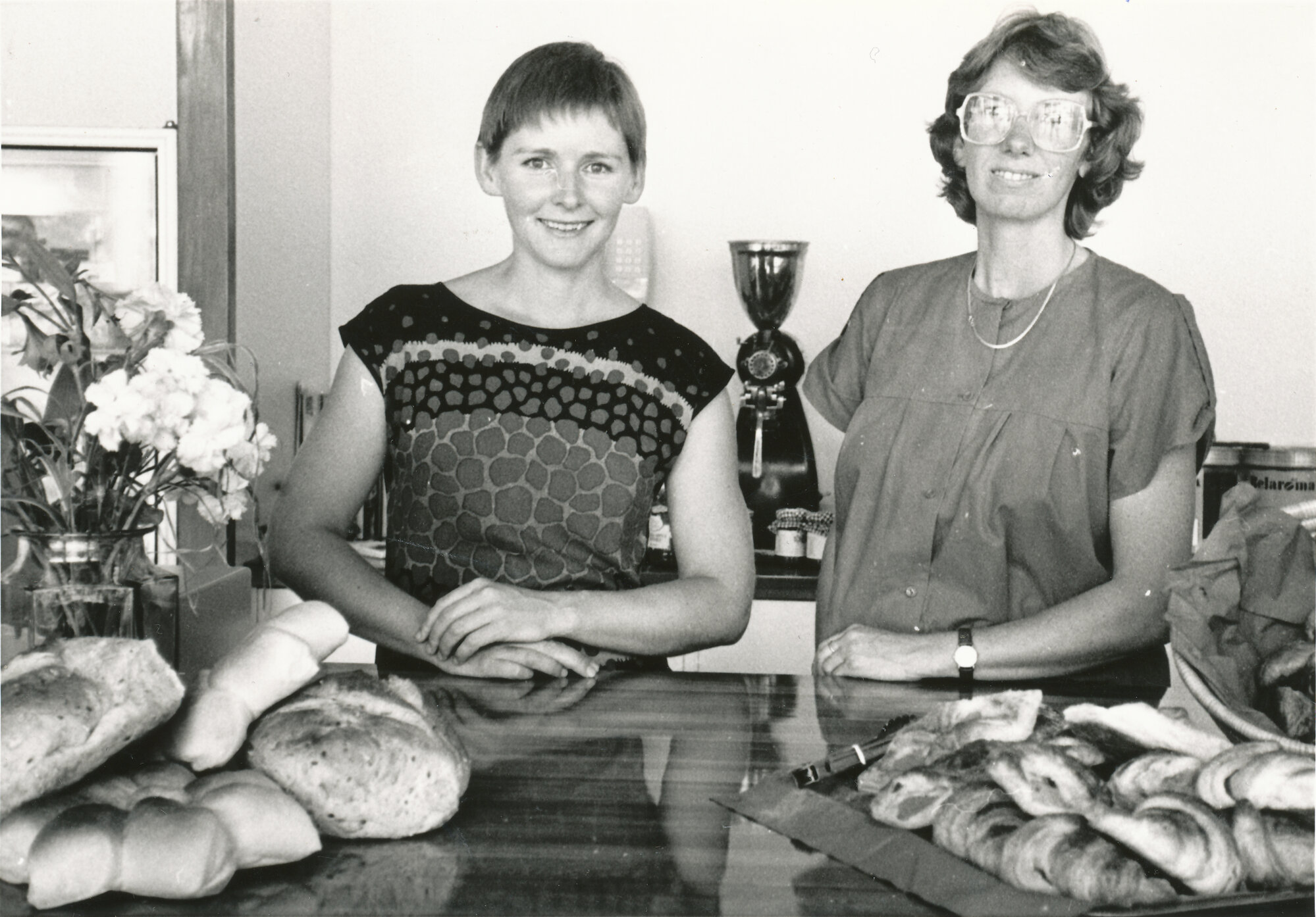Silverstream Village Mall opens; 'Peckish Pelican' Deli; Janet Lymburn and Fran Cole.