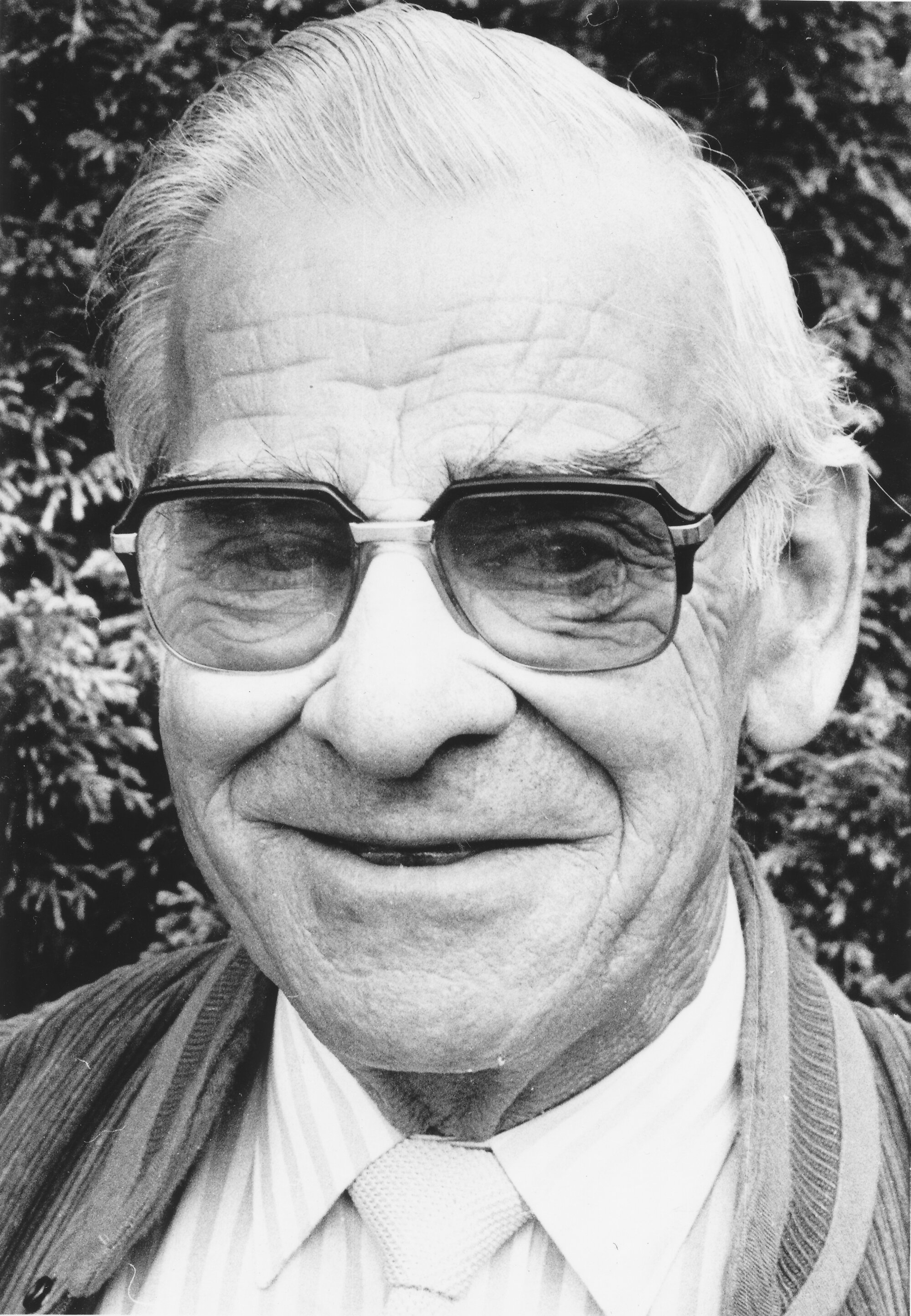 Murray Dickel, real estate salesman; 20 years, 8 with Elders (formerly Dalgety Crown) Real Estate.