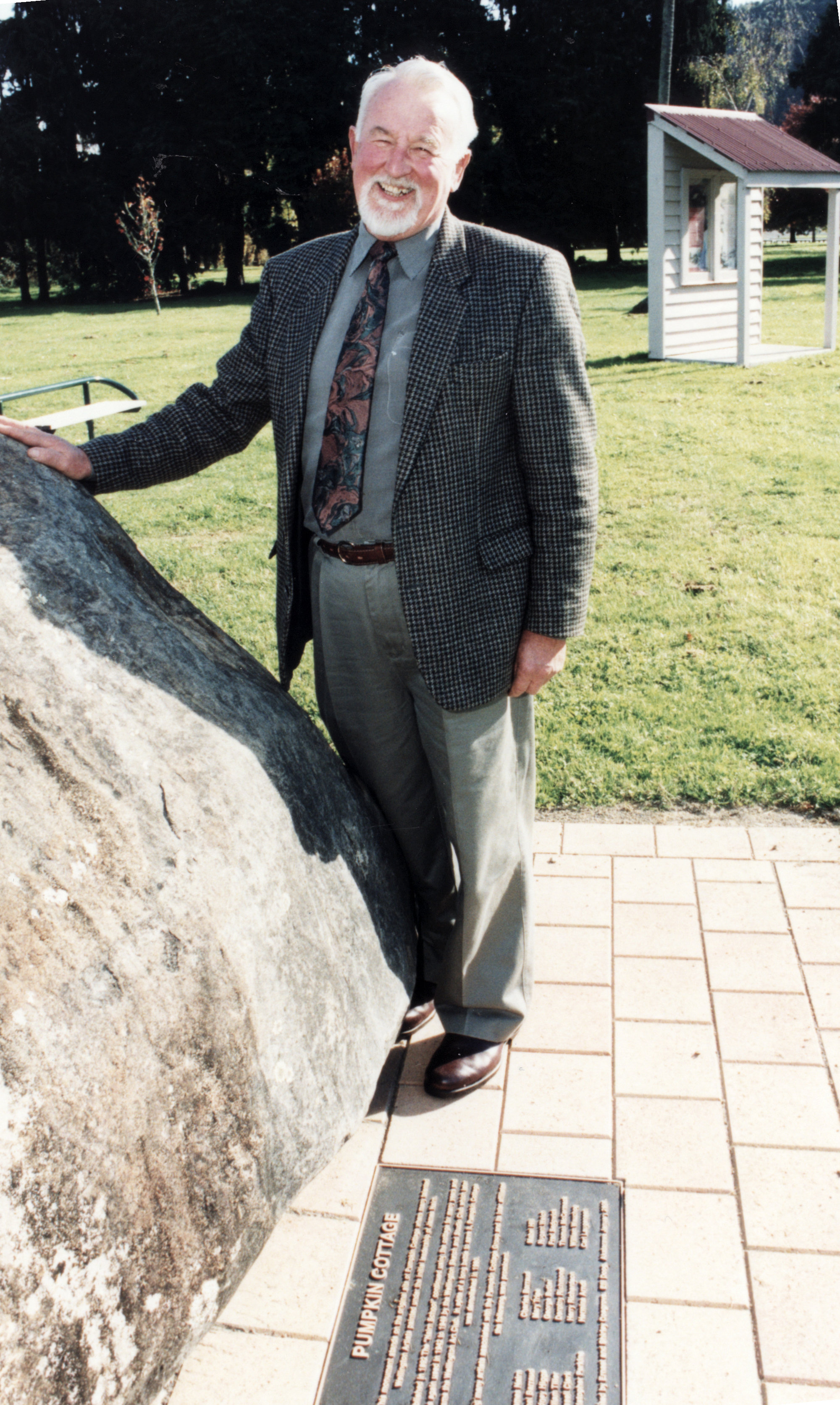 Ernie Cosgrove and Pumpkin Cottage memorial boulder and plaque.