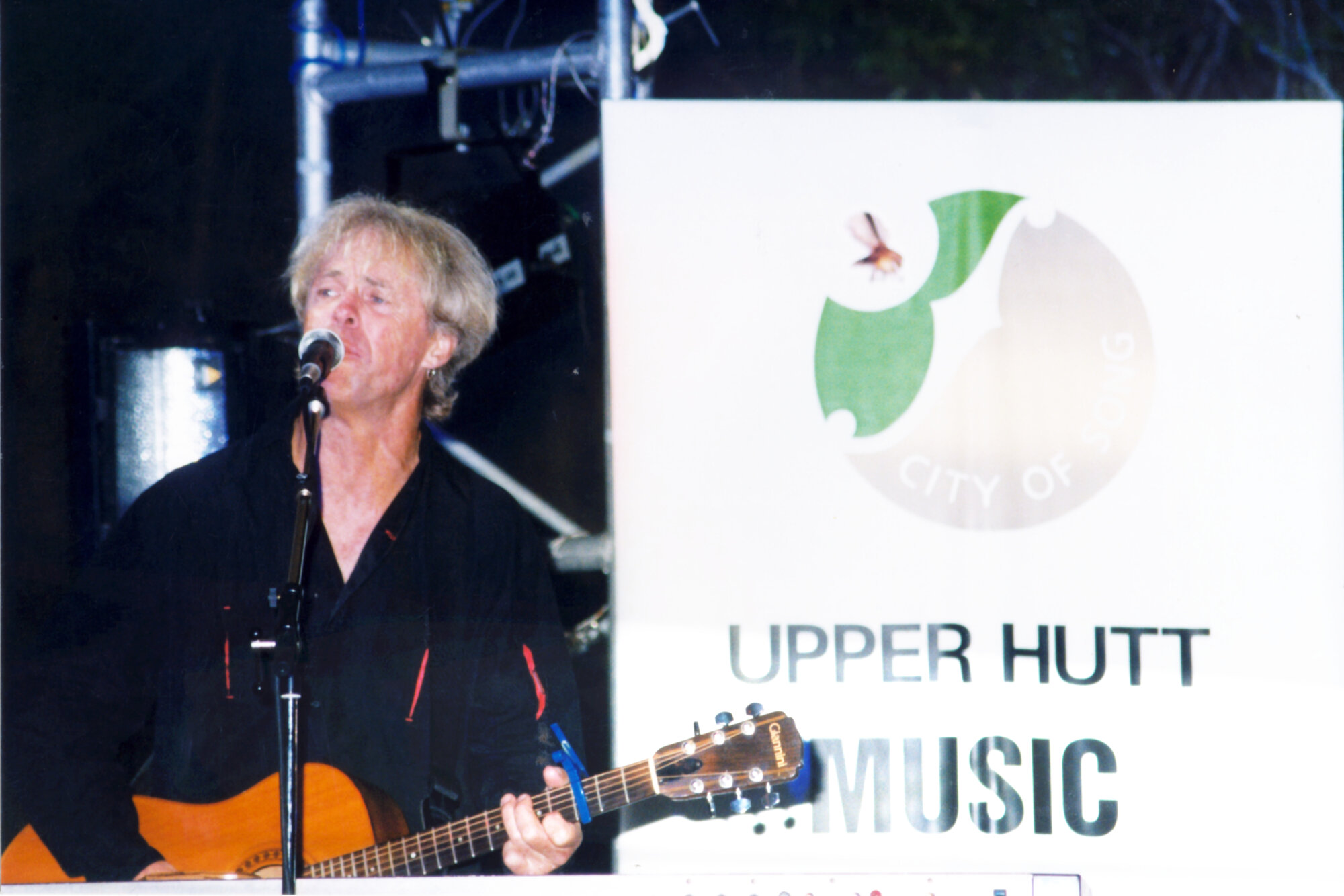 Upper Hutt City of Song concert 2002; Harcourt Park; Wayne Mason, of the Fourmyula.
