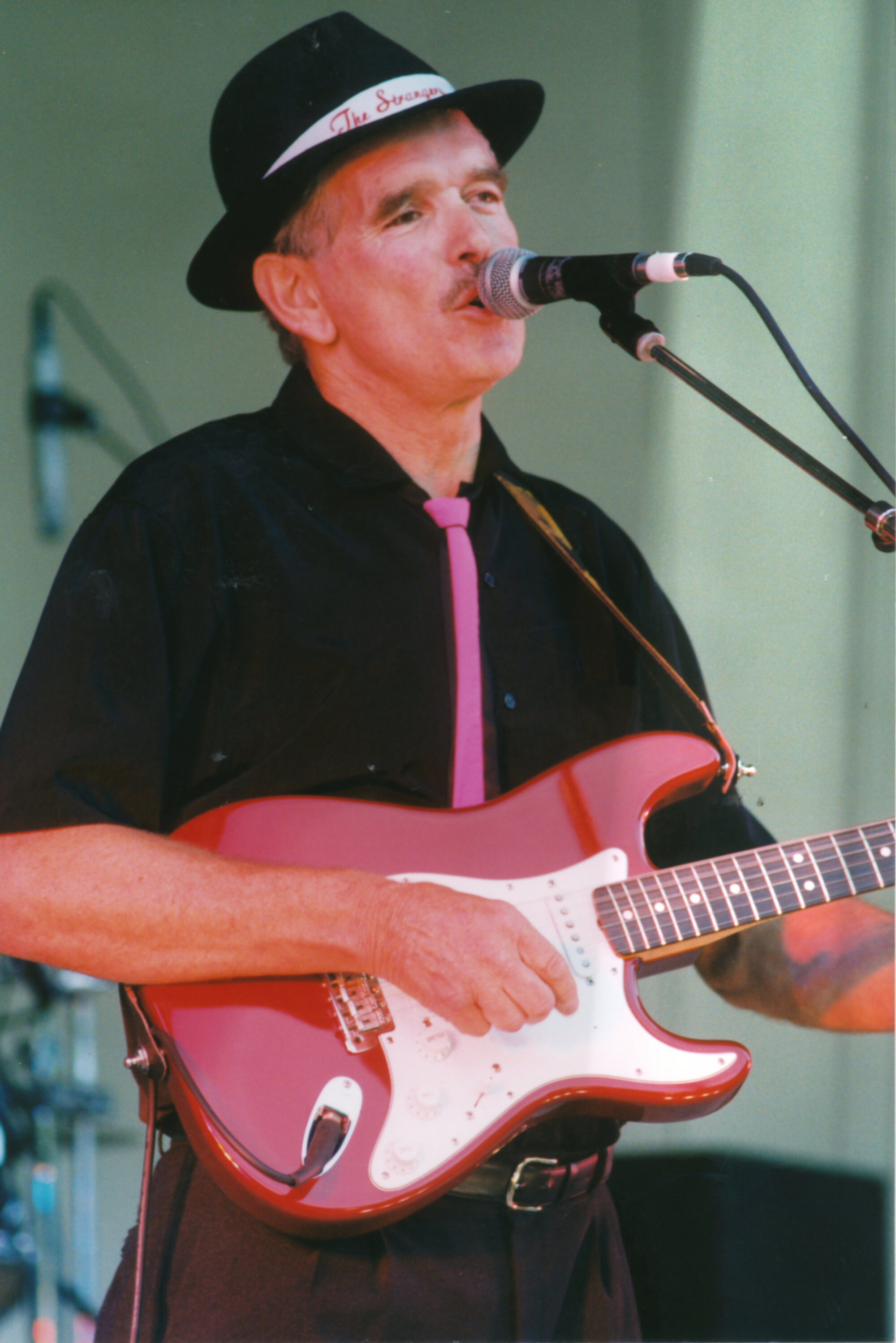 Upper Hutt City of Song concert 2002; Harcourt Park; Kevin Stent, of the Strangers.