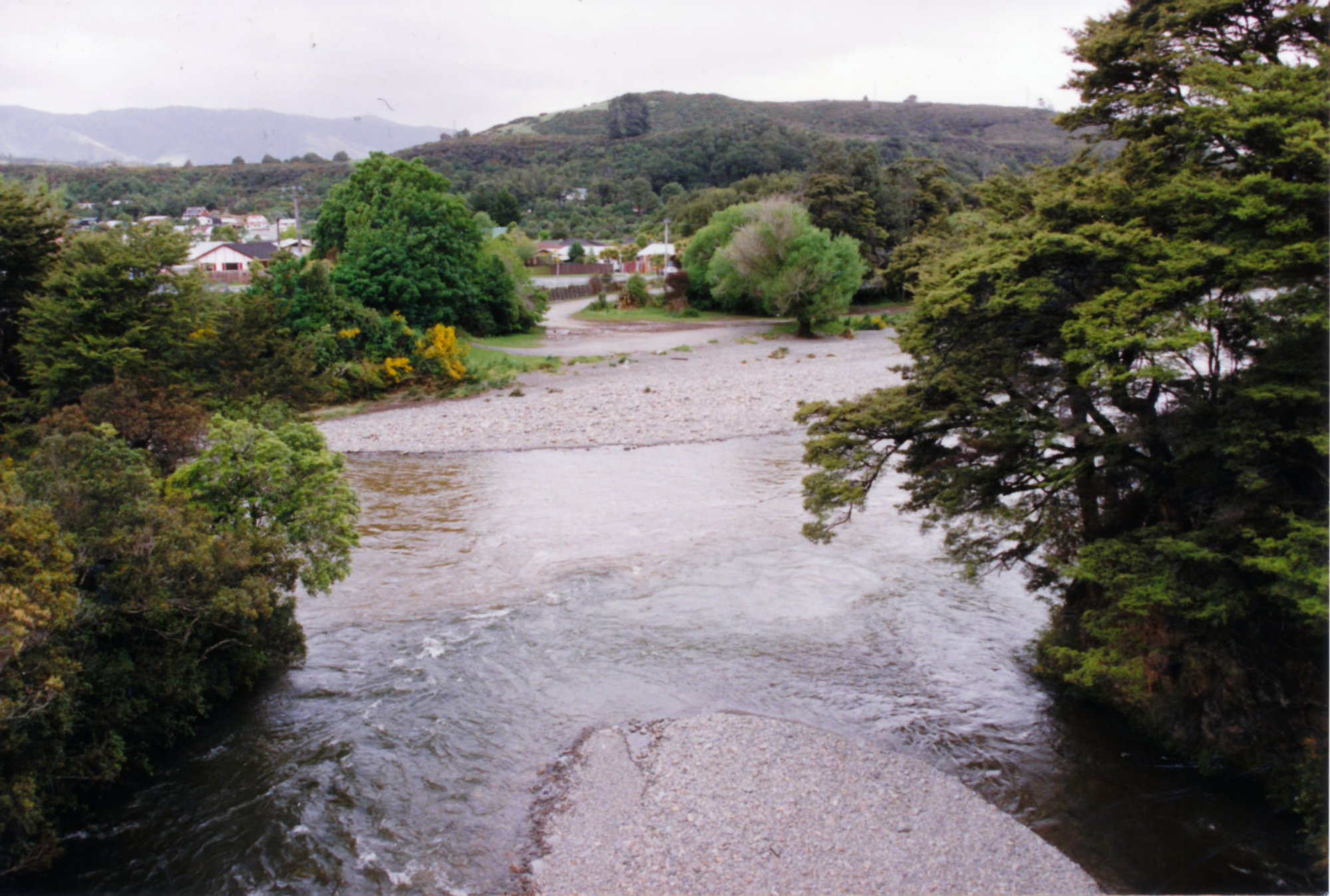 Flood, 1994 2; Te Awa Kairangi / Hutt River downstream of Birchville bridge; levels return to normal.