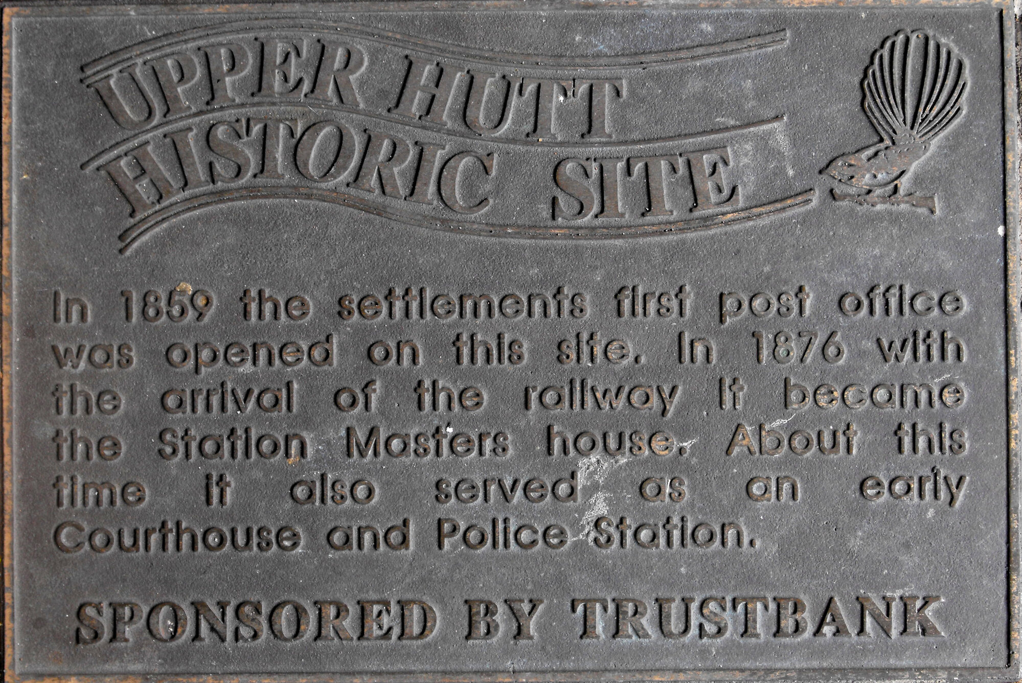 Historic site plaque, GeangeStreet; Post Office.