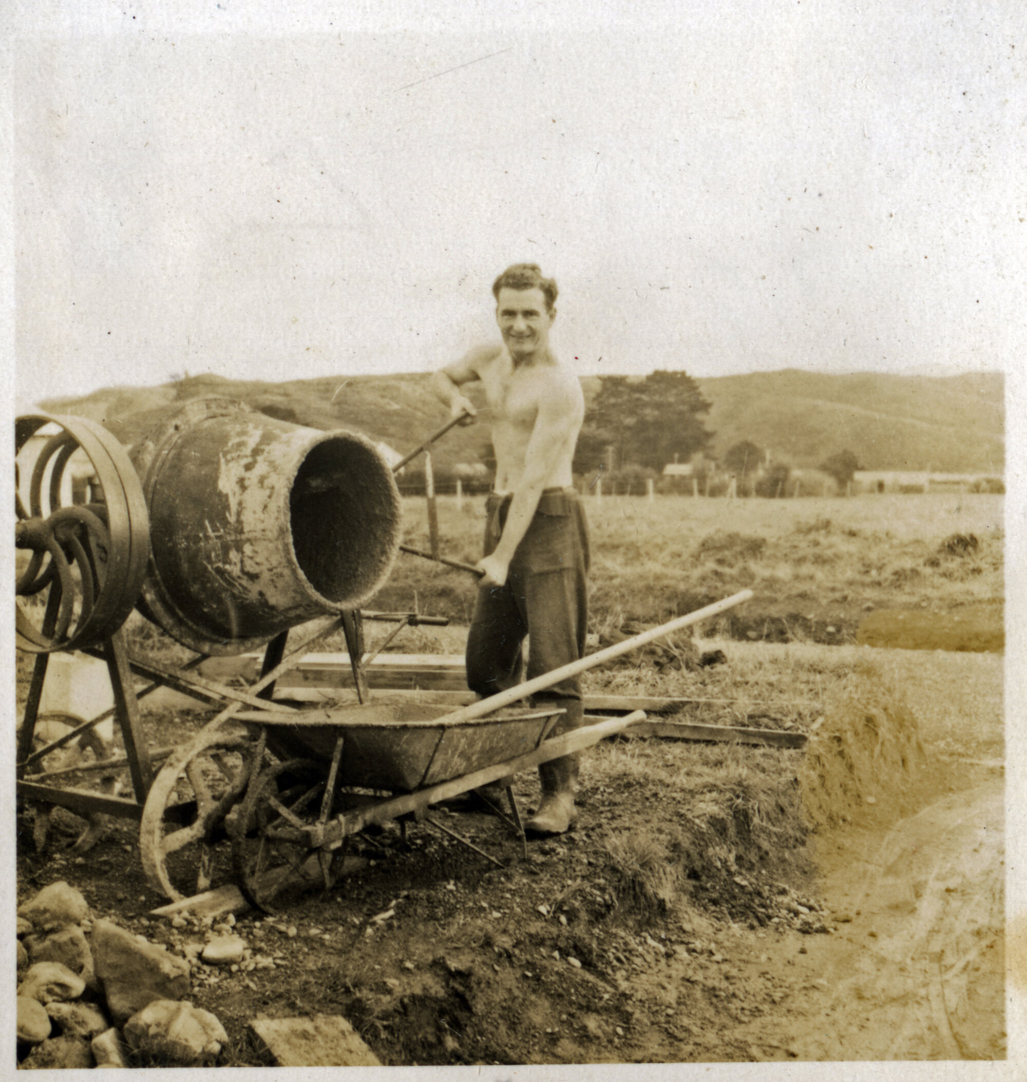 Revelle Jackson; 5 Paton Street, Mangaroa house  5; front berm
