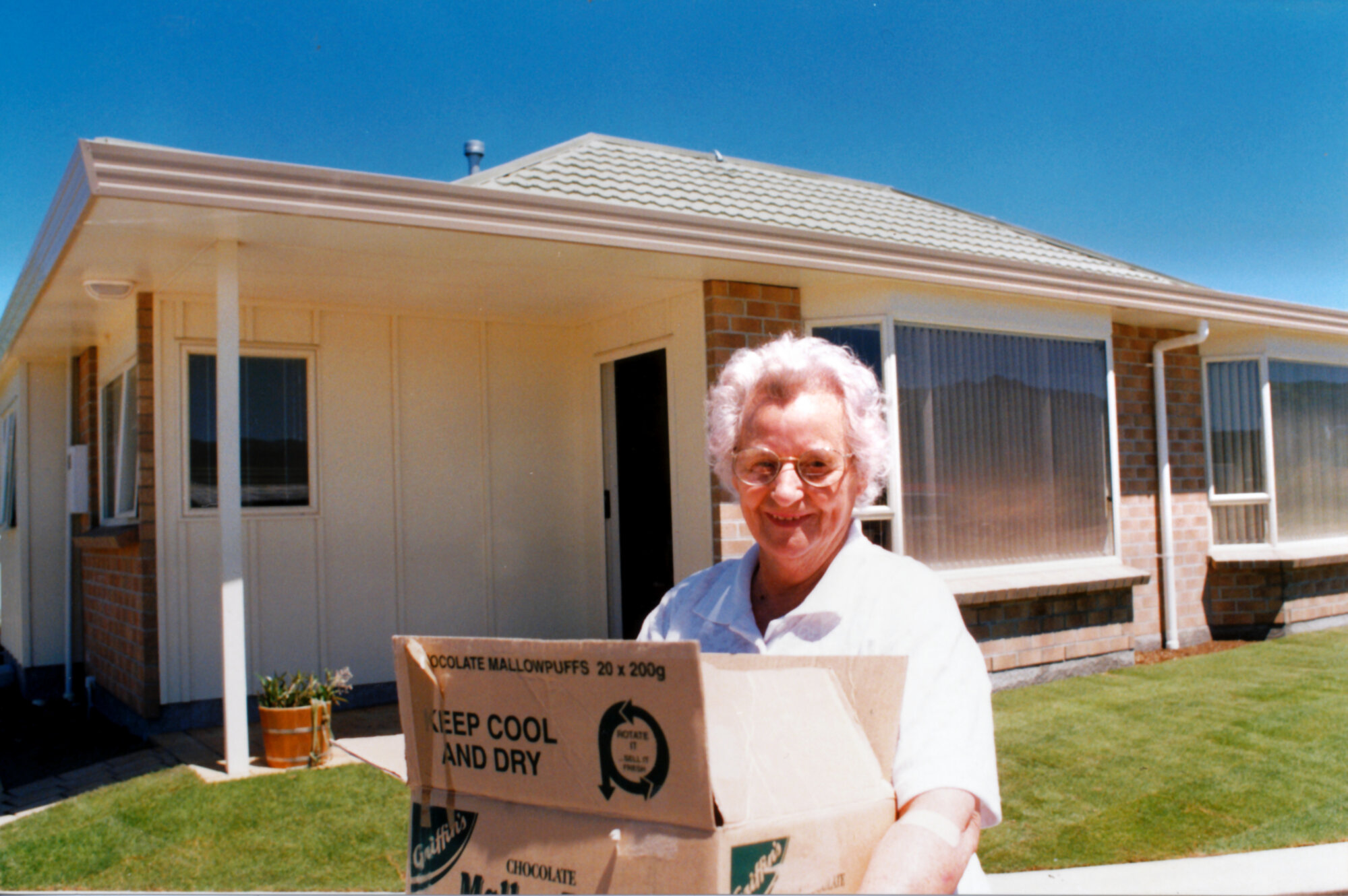 Kowhai Court Retirement Village, 17 John Street, opens; Betty Maycroft moves in.