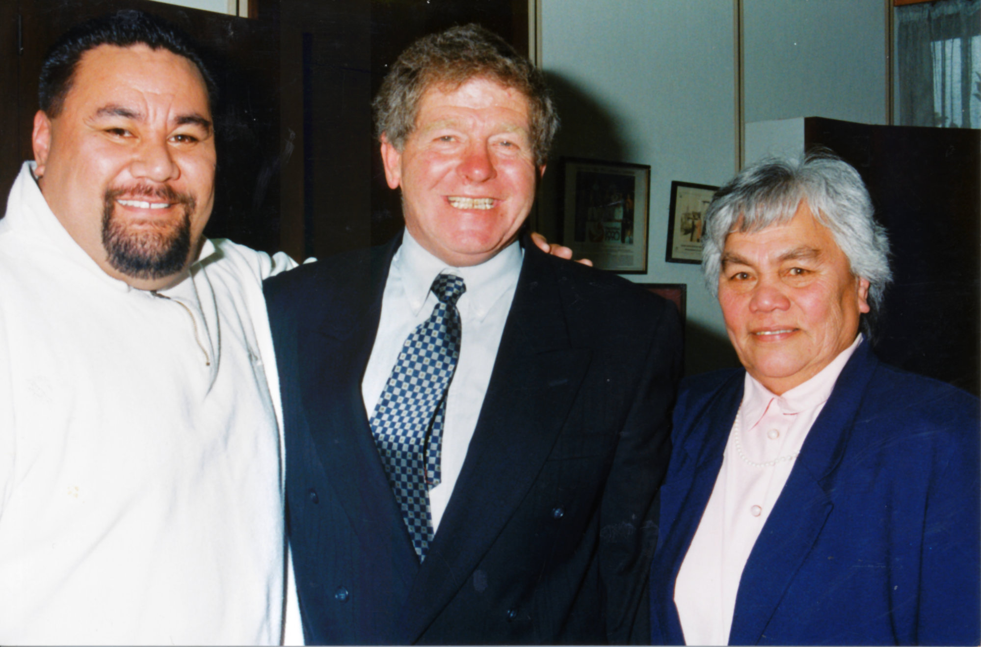 Sam Konise, violinist, his mother Mrs Simiama Konise, and mayor Rex Kirton.