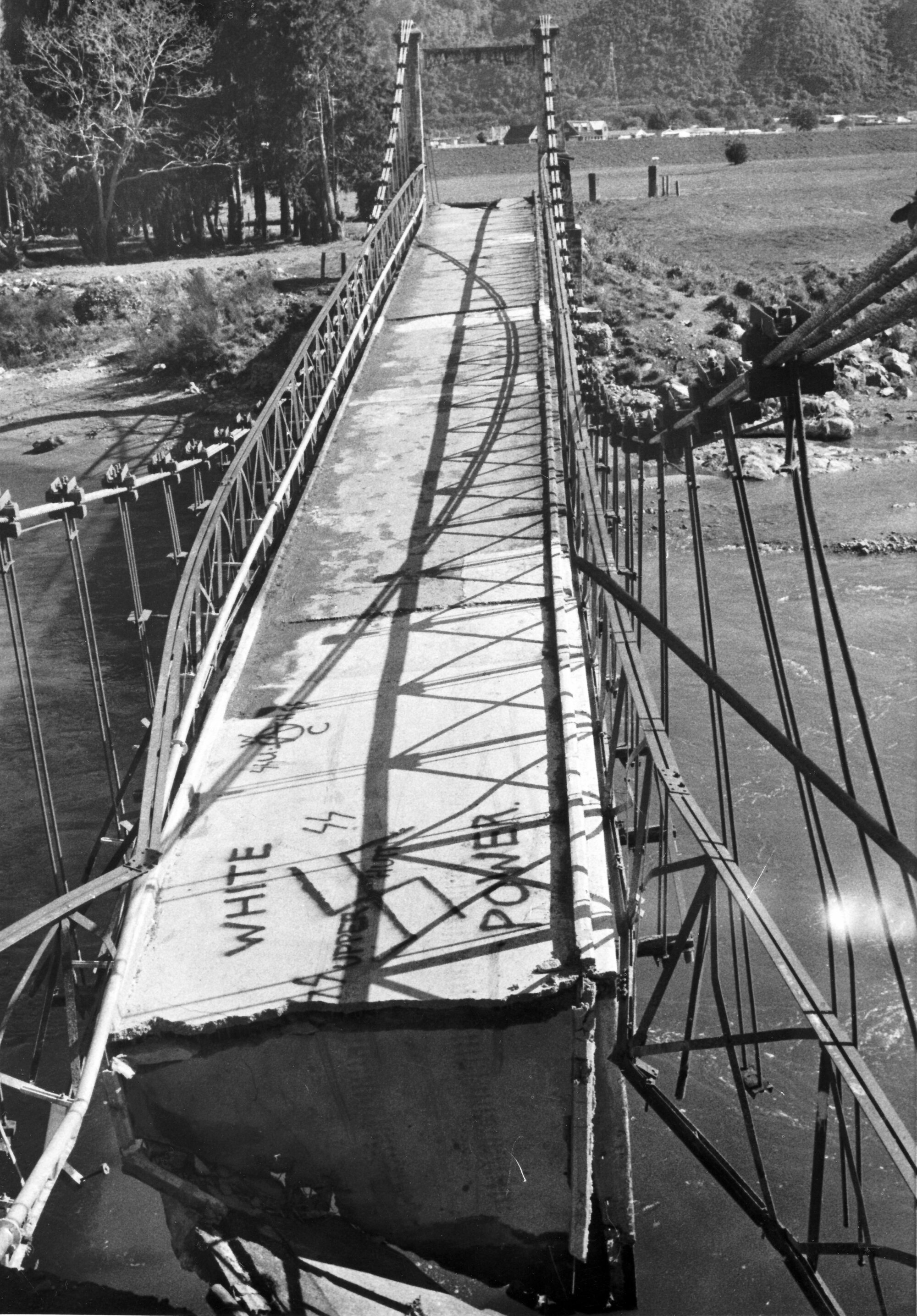 Maoribank suspension bridge collapses following erosion of the foundations of a tower at the southern end.