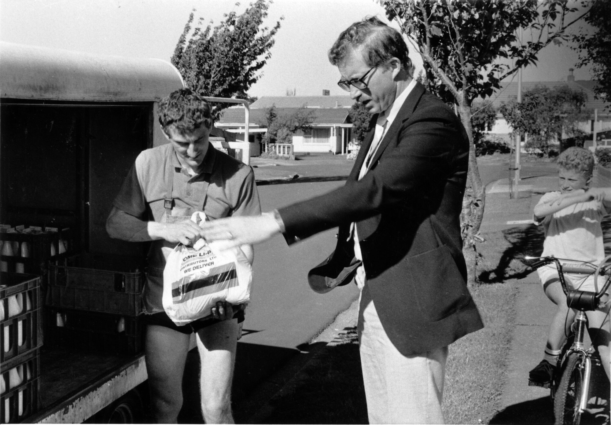 John Clemens delivers fruit and bread with milk to Bill Hodge; 1988