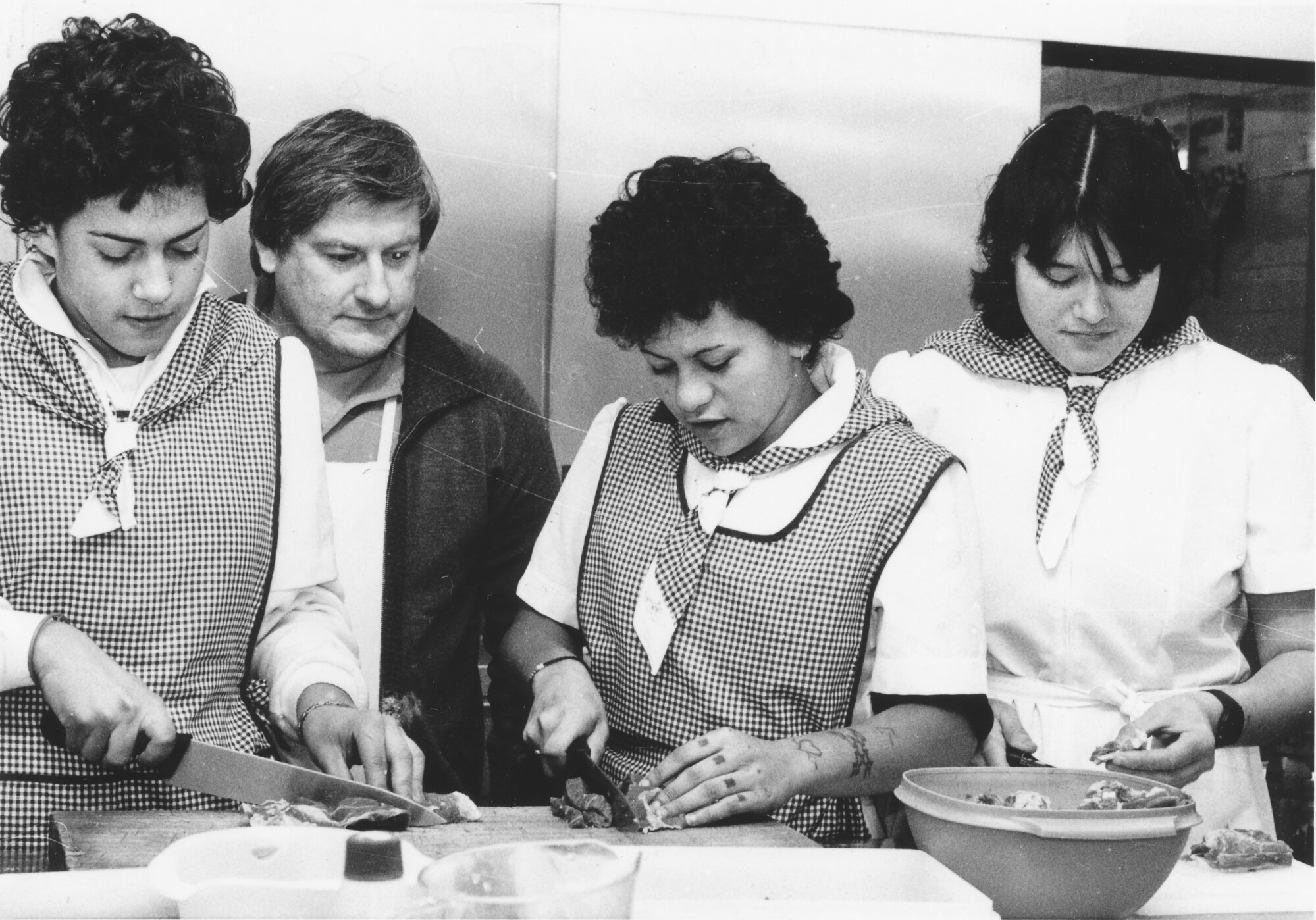 Ōrongomai Marae 1987; catering course; Latoyah Mulgrew, chef Mike McBride, Norma King, Kathleen Topp.