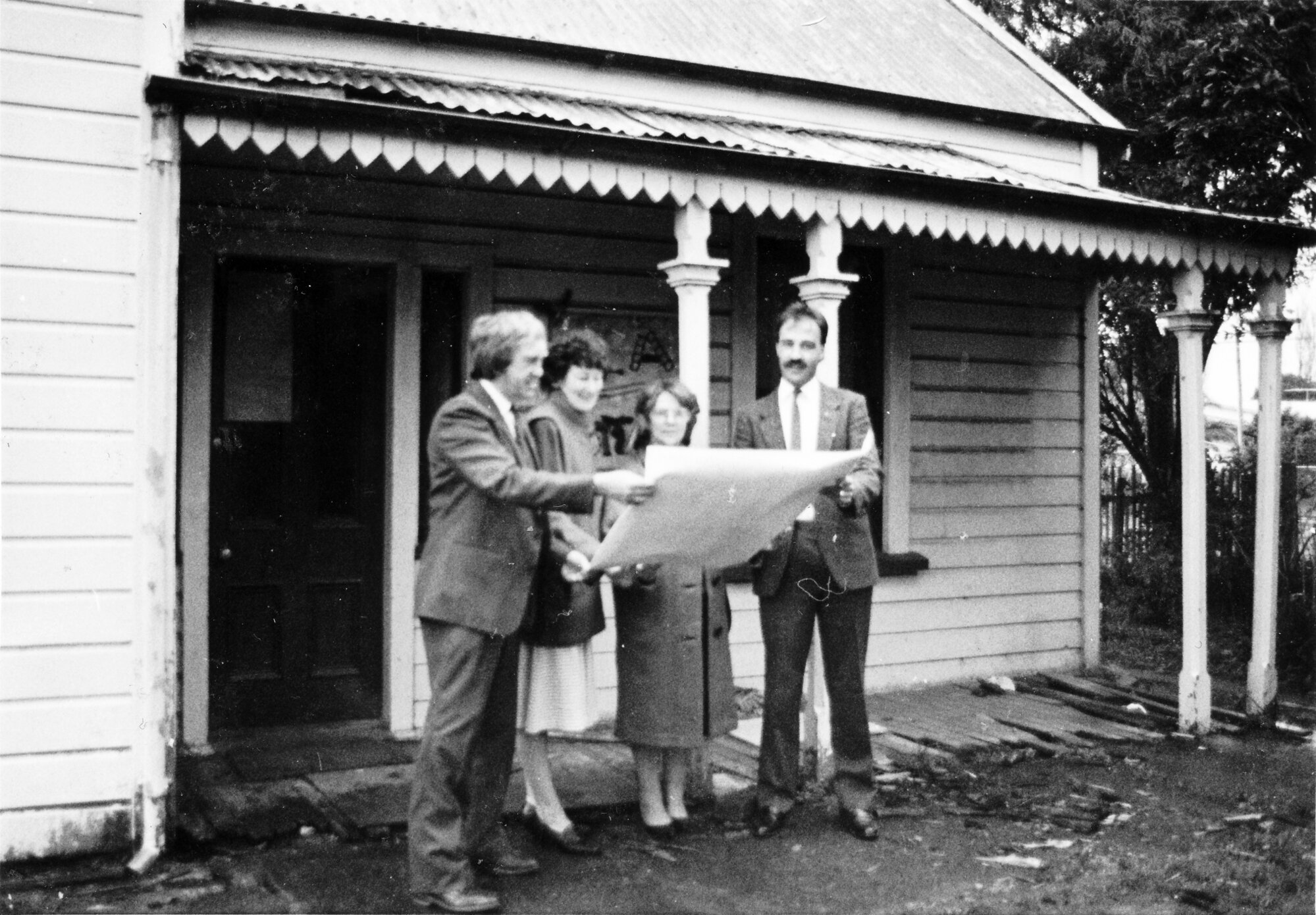 Golders Cottage; fundraising manager Gary Cooper; Golder descendants Pat Dunstan and Janice Brown; Museum Society chairman Wayne Otway.
