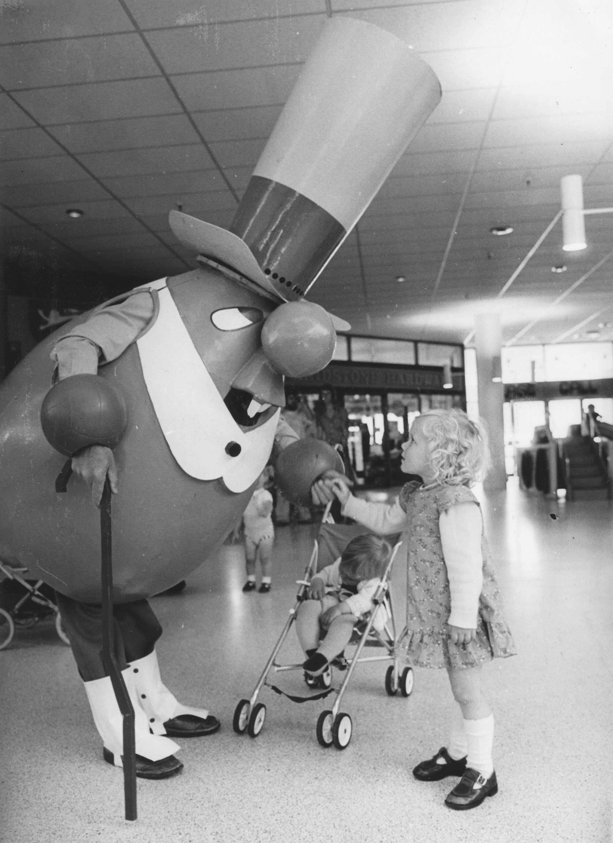 Maidstone Mall; Schweppes "Mr Ju'cy" meets Daniel and Tiffany Andrews during a soft-drink promotion.