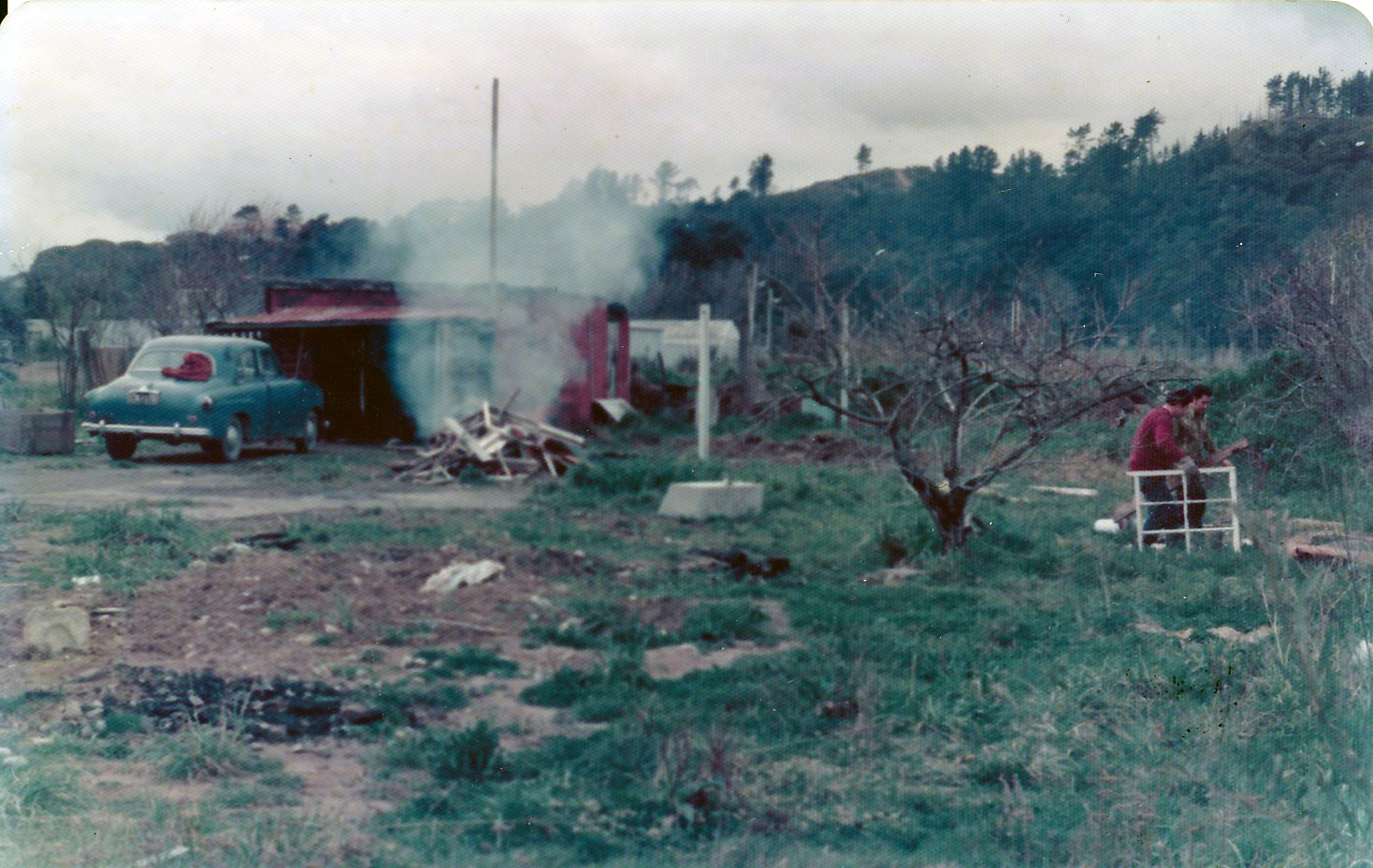 Ōrongomai Marae 1975 photo 7; Hemi Kara and Kemara Tukukino.