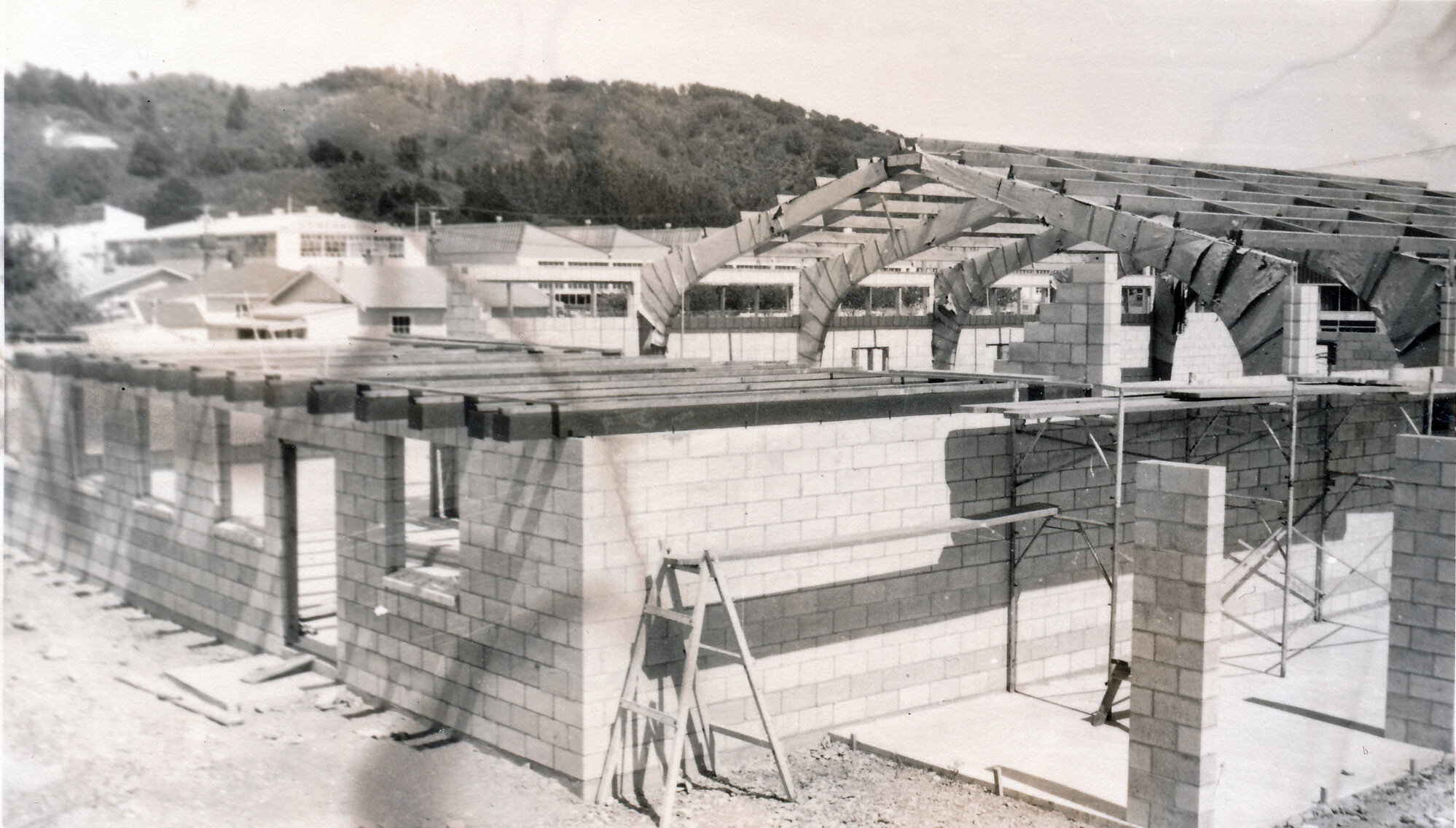 Ōrongomai marae 1975, late; hall under construction