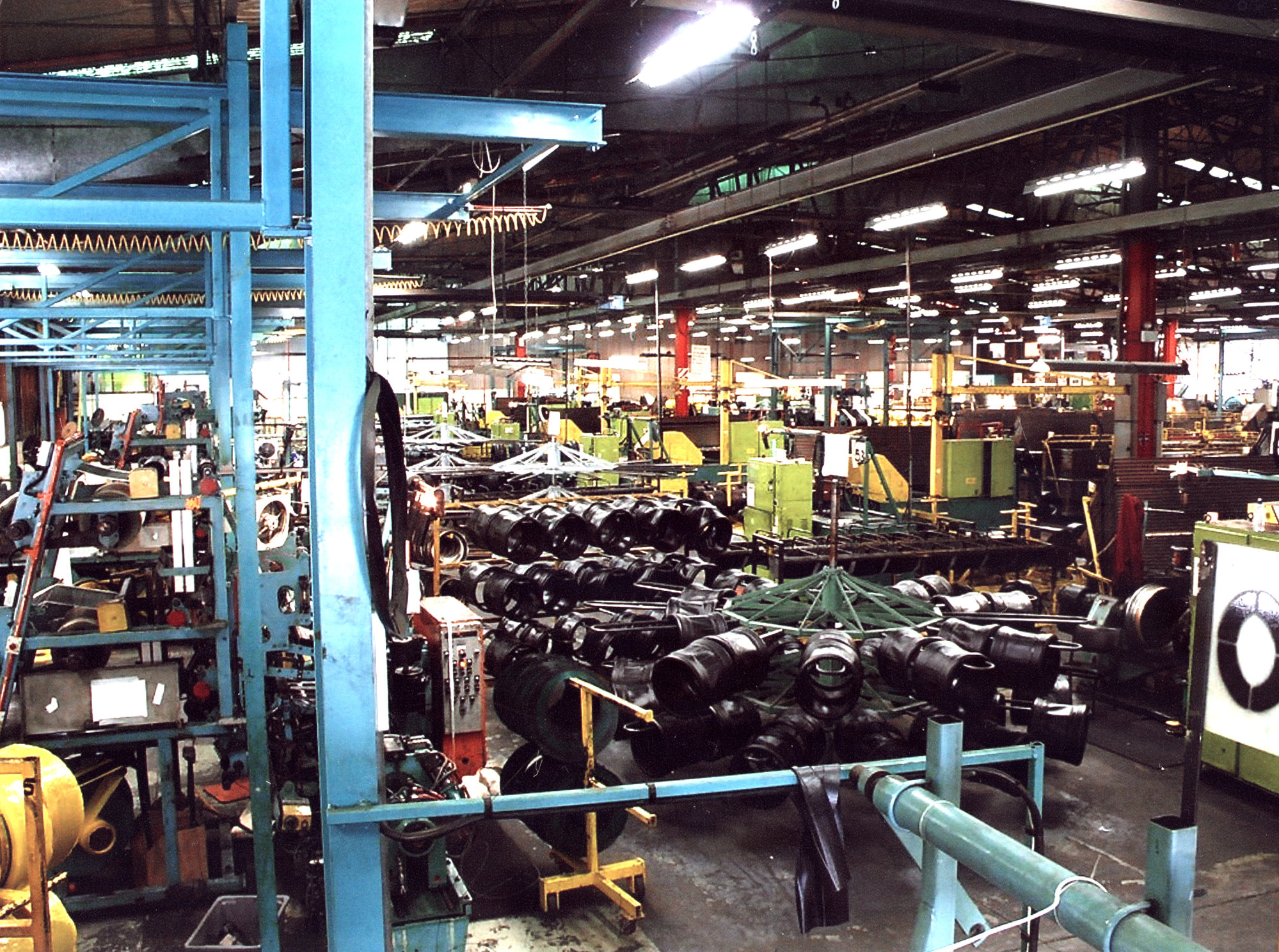 Dunlop tyre assembly; radial area; transfer carousels