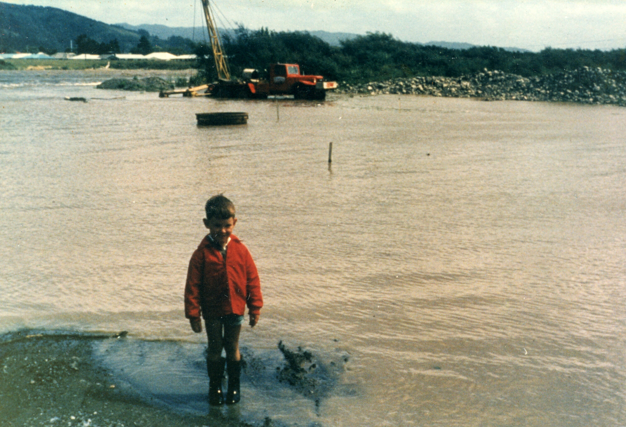 Totara Park Bridge area; pile driver or compactor in background.
