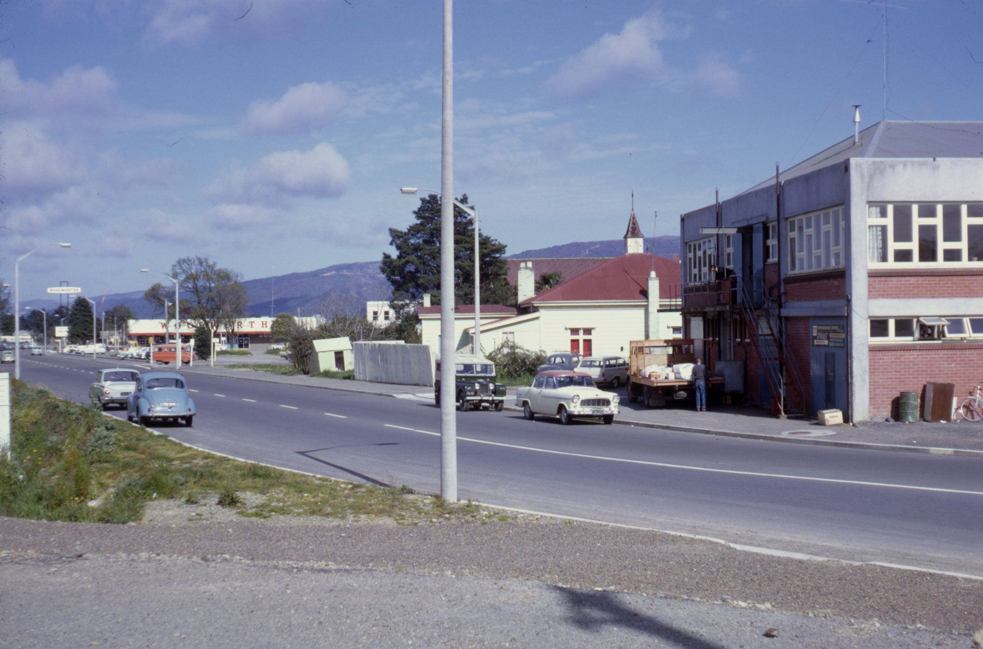 Fergusson Drive, looking west from King Street level crossing.