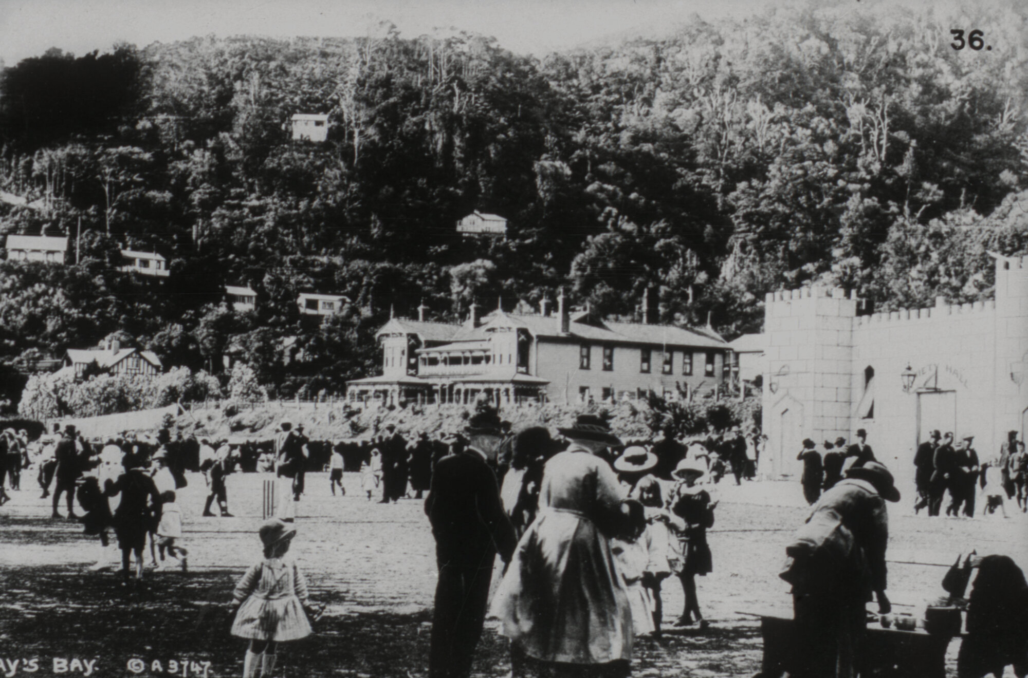 Hutt Valley History 36; Social Occasions 006; Day's Bay Pavilion and Variety Hall.