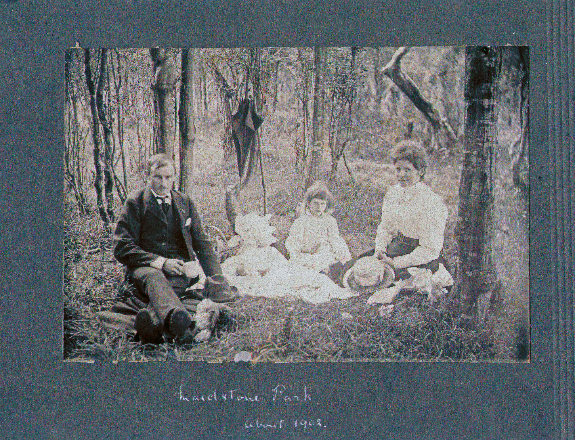 Hendle family in Maidstone Park c.1902 (?)