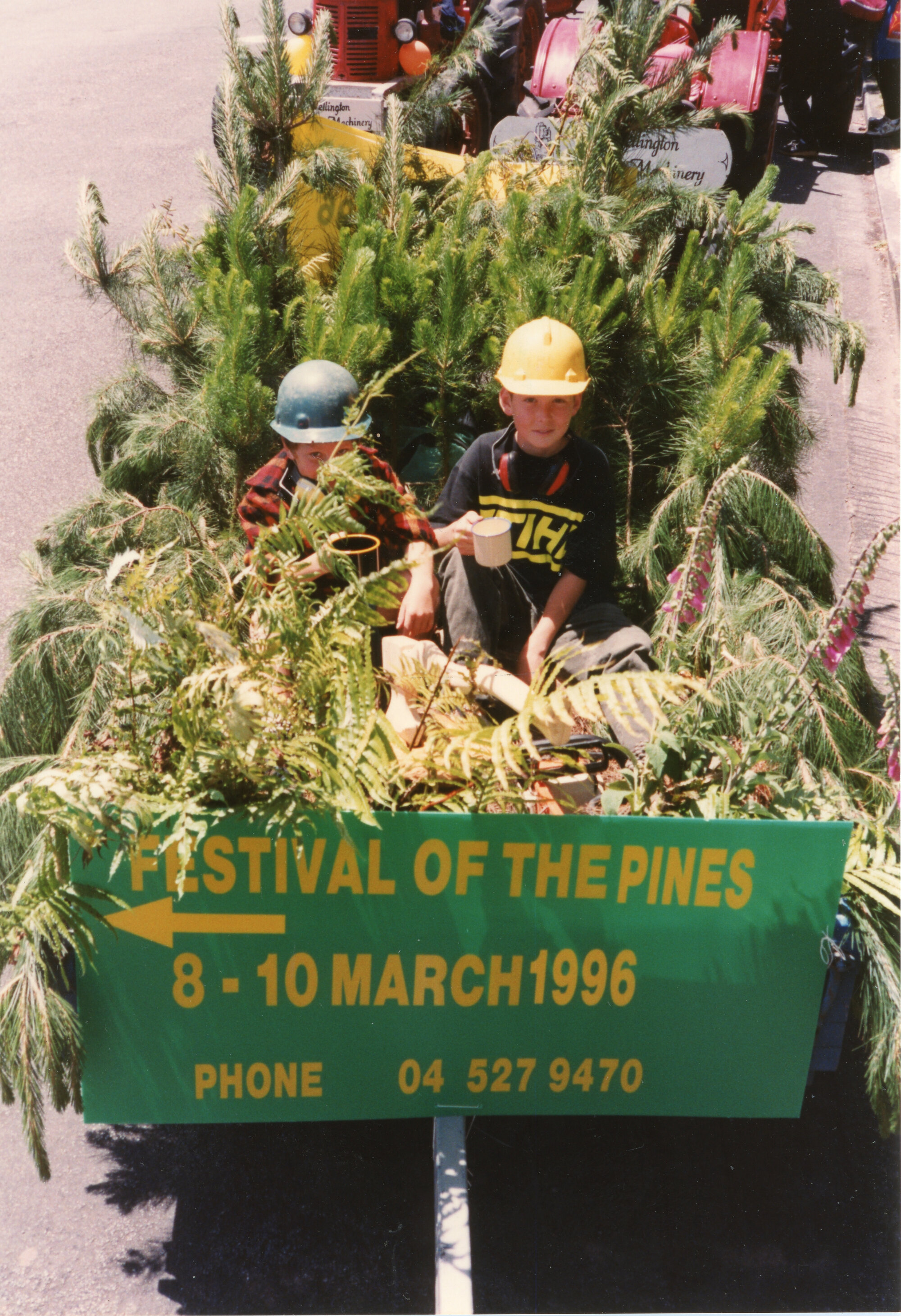 Festival of the Pines float, 1995