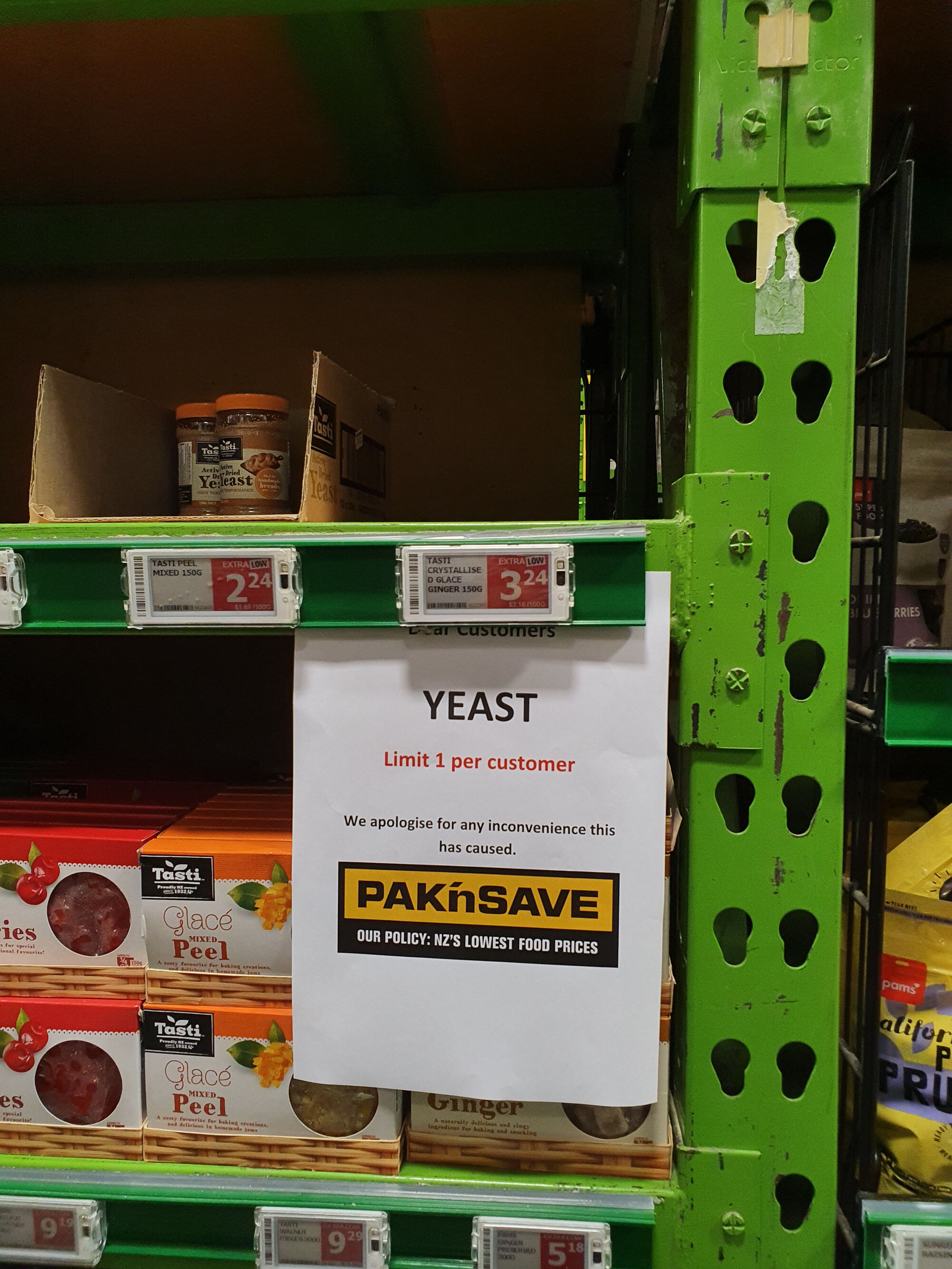 Yeast sign, Pak'nSave