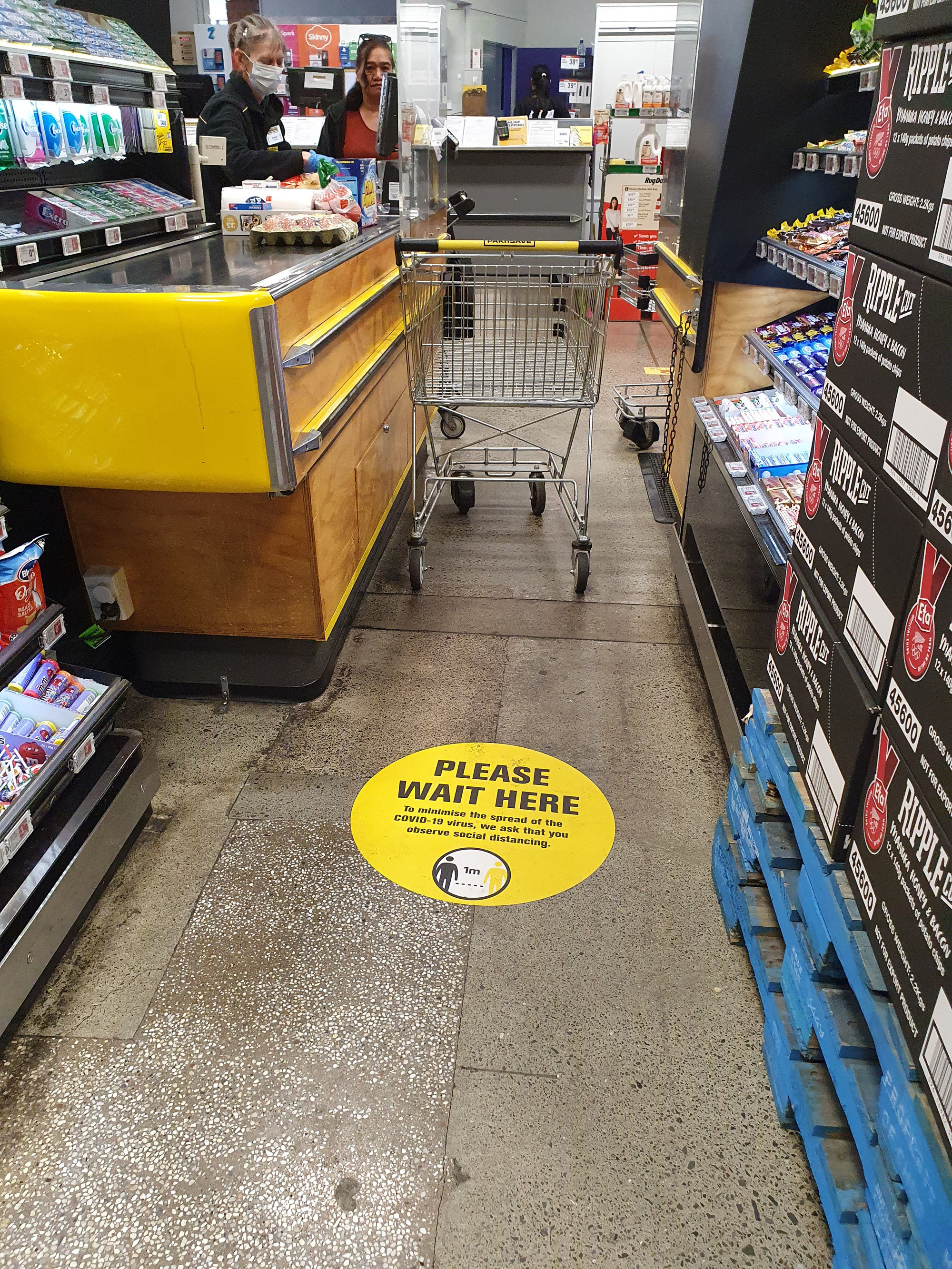 Social distancing signs, Pak'nSave
