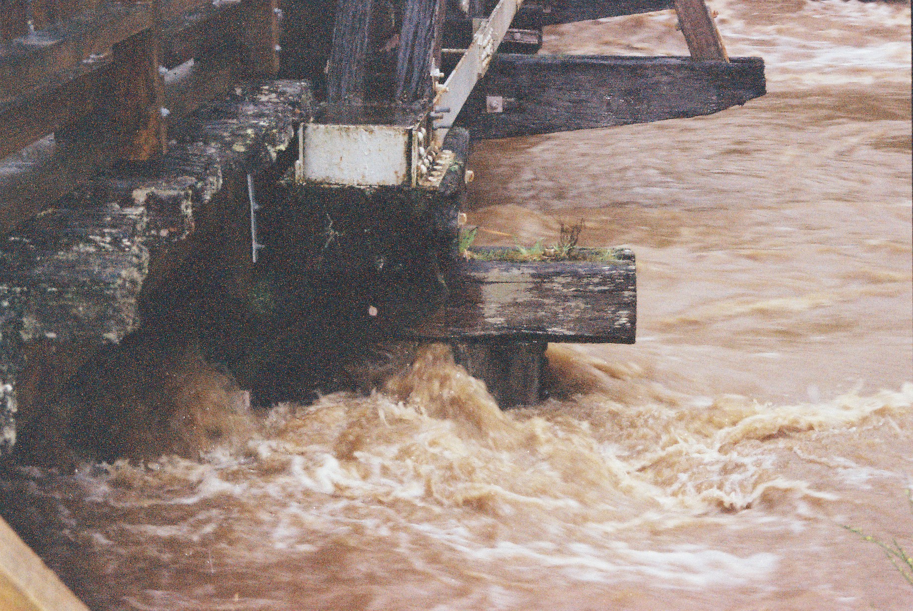 Akatārawa River West flood at Karapoti; 2004