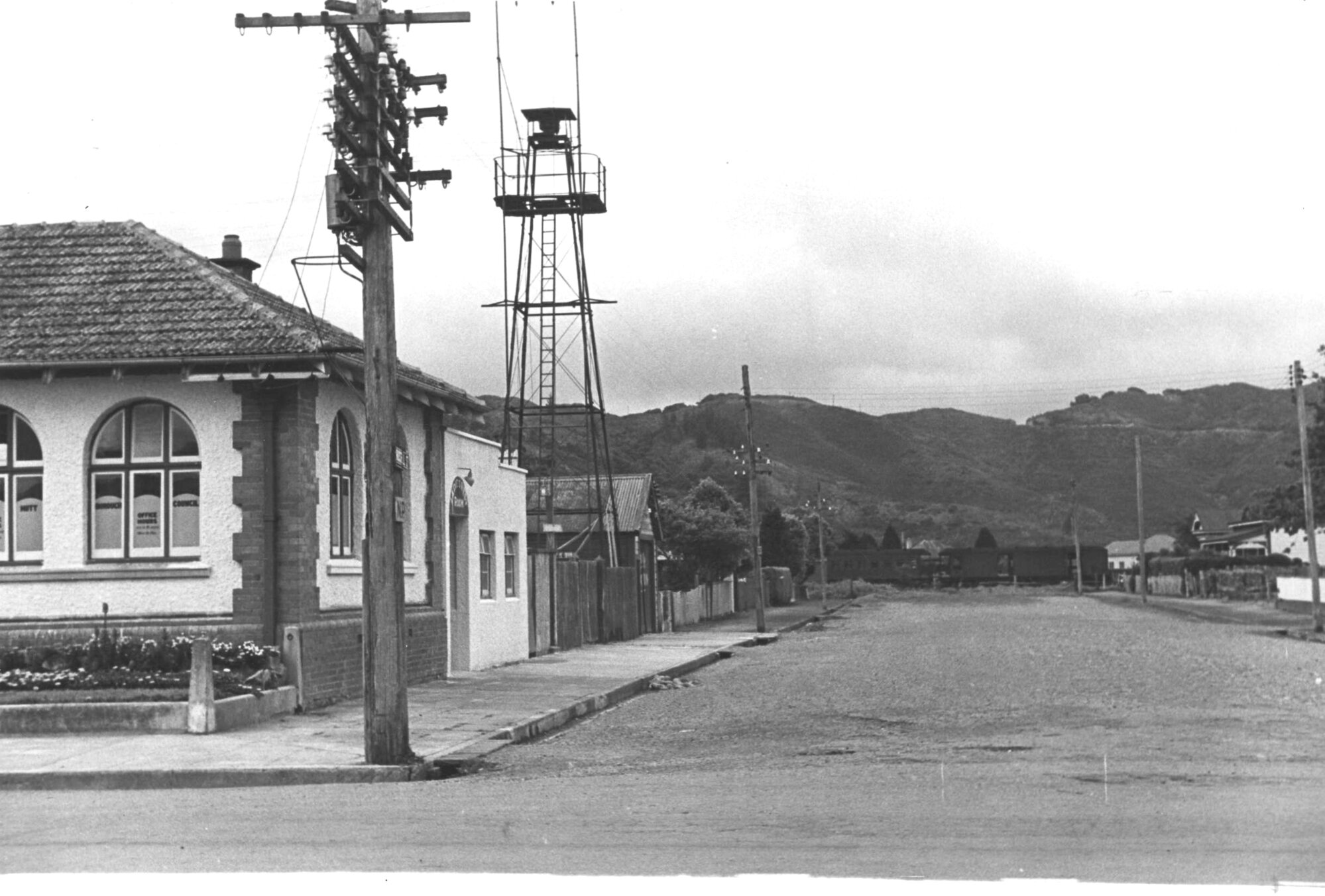 Main St, Upper Hutt, Jan. 1948; South Side  4, Borough Council-Russell St (R22)