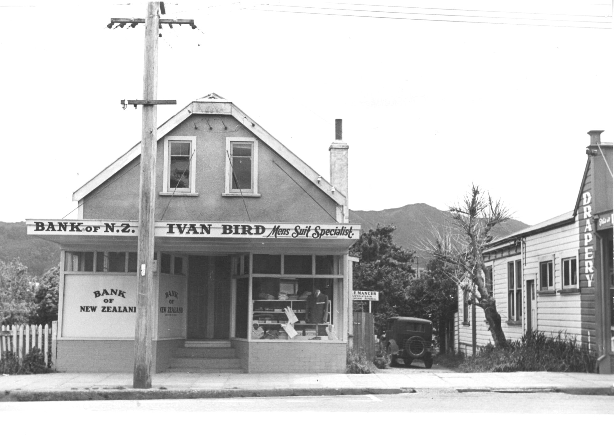 Main St, Upper Hutt, Jan. 1948; north side 22, BNZ-Bird-Duncan (L22)
