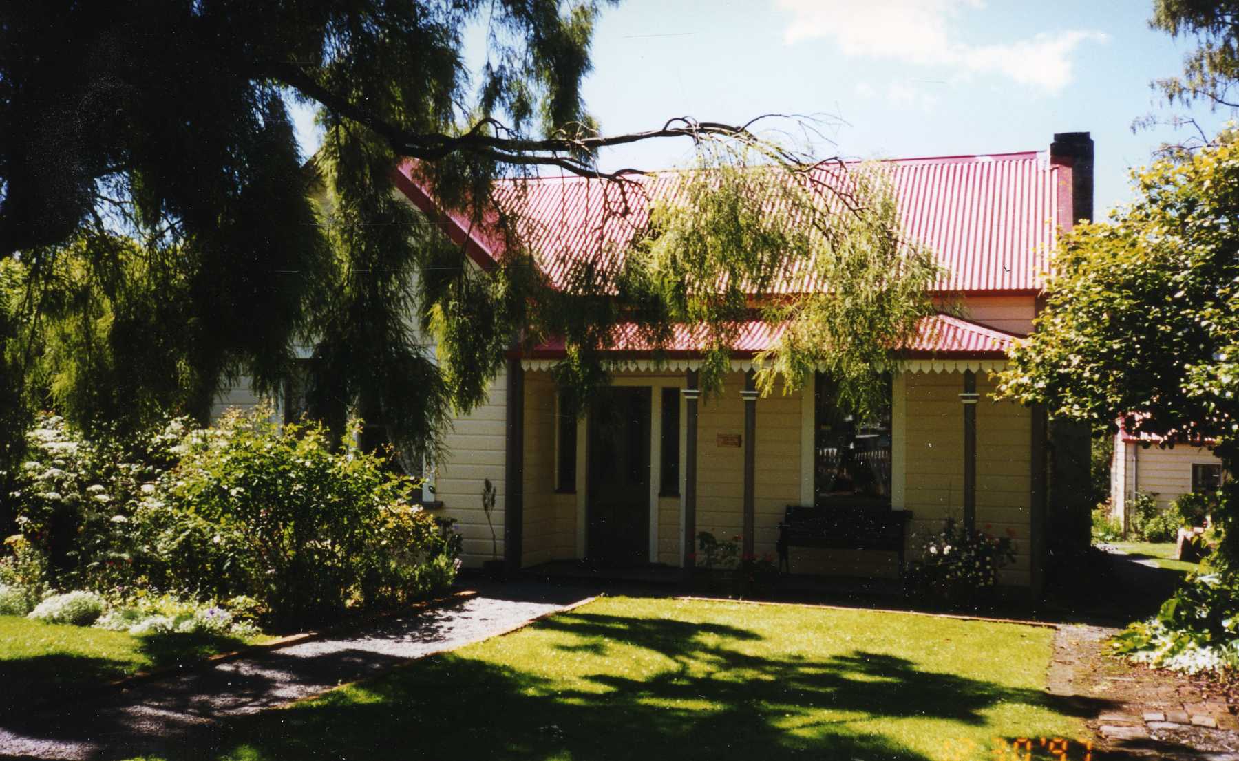 House, Fergusson Drive; No.  707; Golder cottage, built in 1876 by John Golder; originally called 'Straven'.