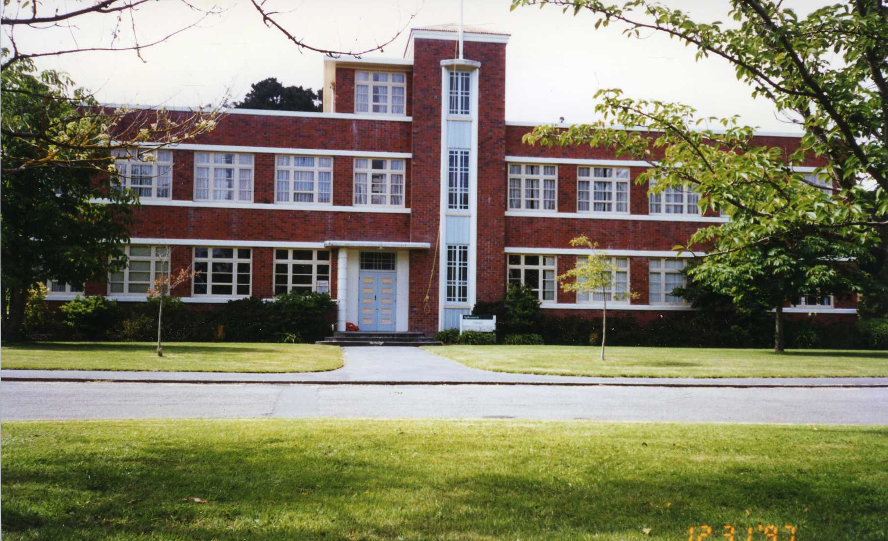 Wallaceville Research Centre buildings; Hopkirk building, 1997.