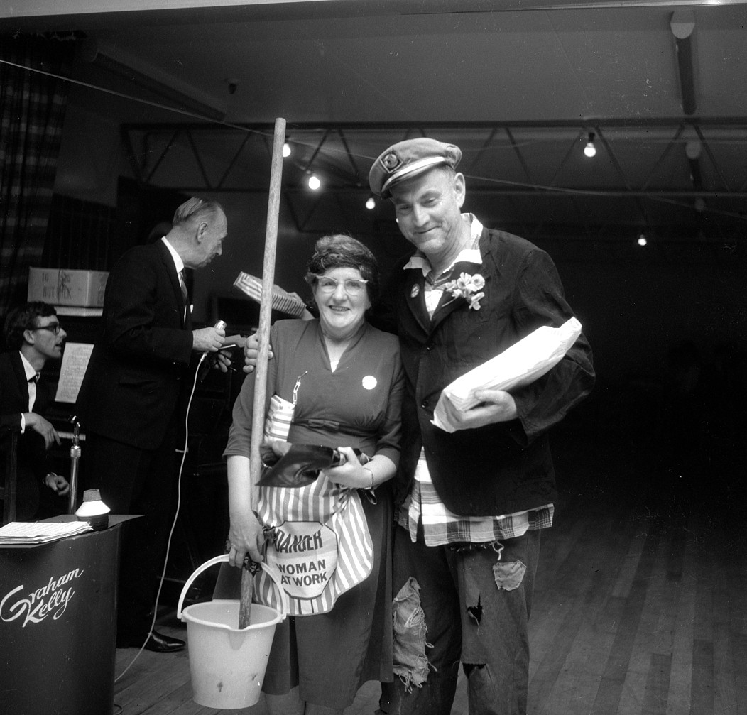 Dunlop Christmas social; George Thomas at the microphone; pianist Graham Kelly?.