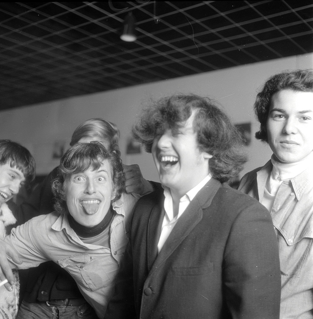 Teenage Dance [P1-1717-4107]