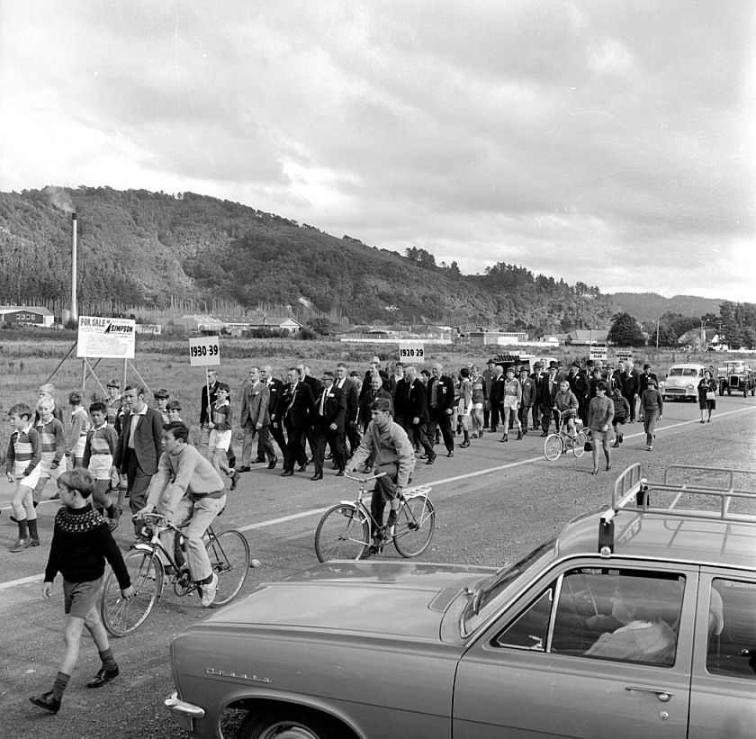 Upper Hutt Rugby Club jubilee parade 14; 1920s players and supporters' club, Goodshed Road.