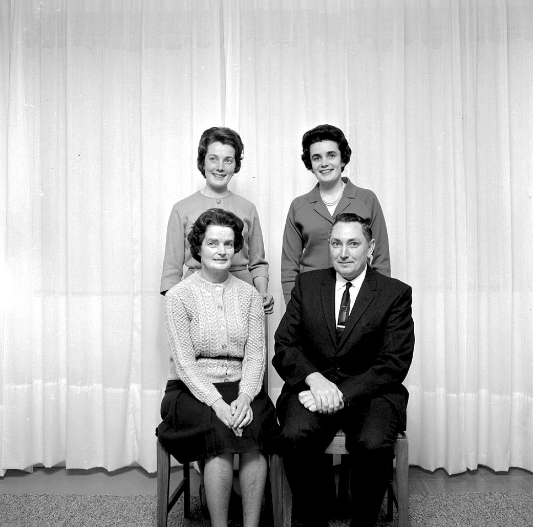 Blaney Family 2. [P1-3225-5615]