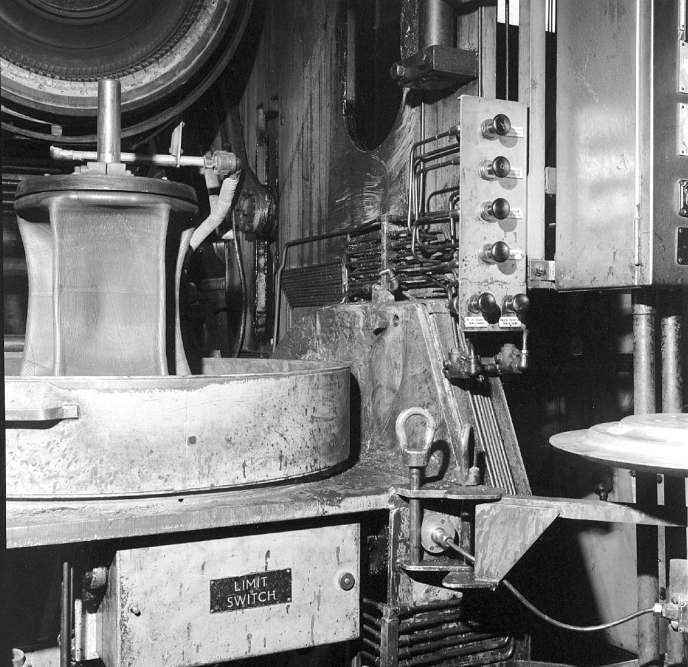 Dunlop tyres; moulding; small sizes; Bag-o-Matic press bladder and controls.