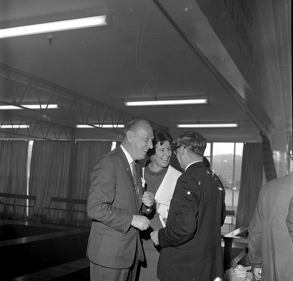 Dunlop people; George Thomas farewelled.