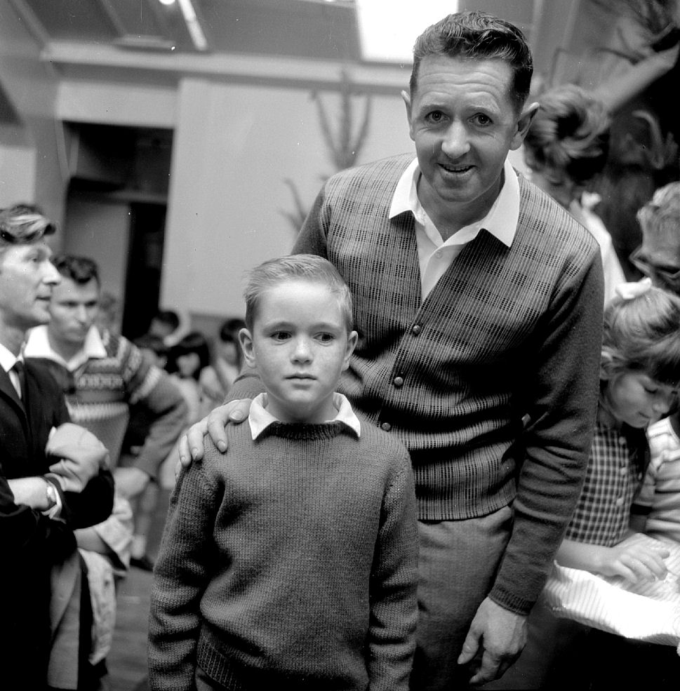 Dunlops Xmas Party; Jim Burns. [P1-3720-6110]