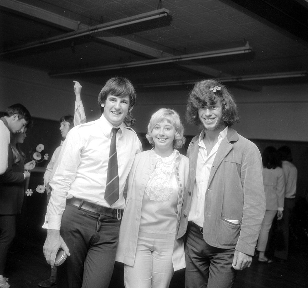 Fourmyula Lower Hutt; unknowns, Wayne Mason.  [P1-3983-6373]