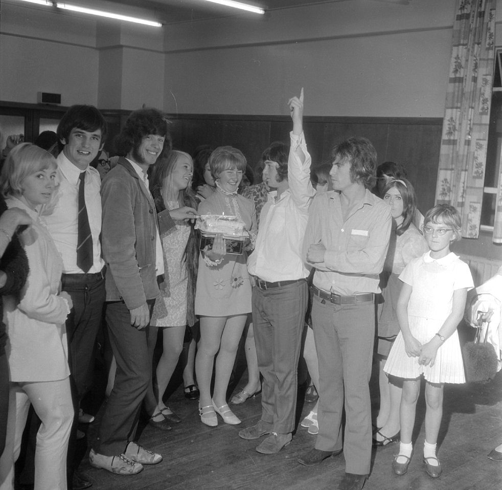 Fourmyula Lower Hutt; Wayne Mason, Ali Richardson, Martin Hope. [P1-3998-6388]