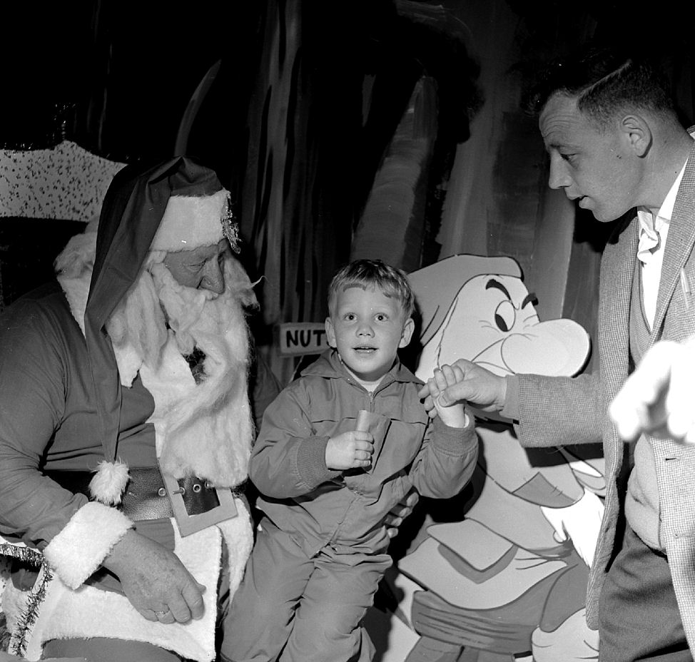 Hazelwoods Father Christmas 1966; cave; Grumpy. [P1-4595-6985]