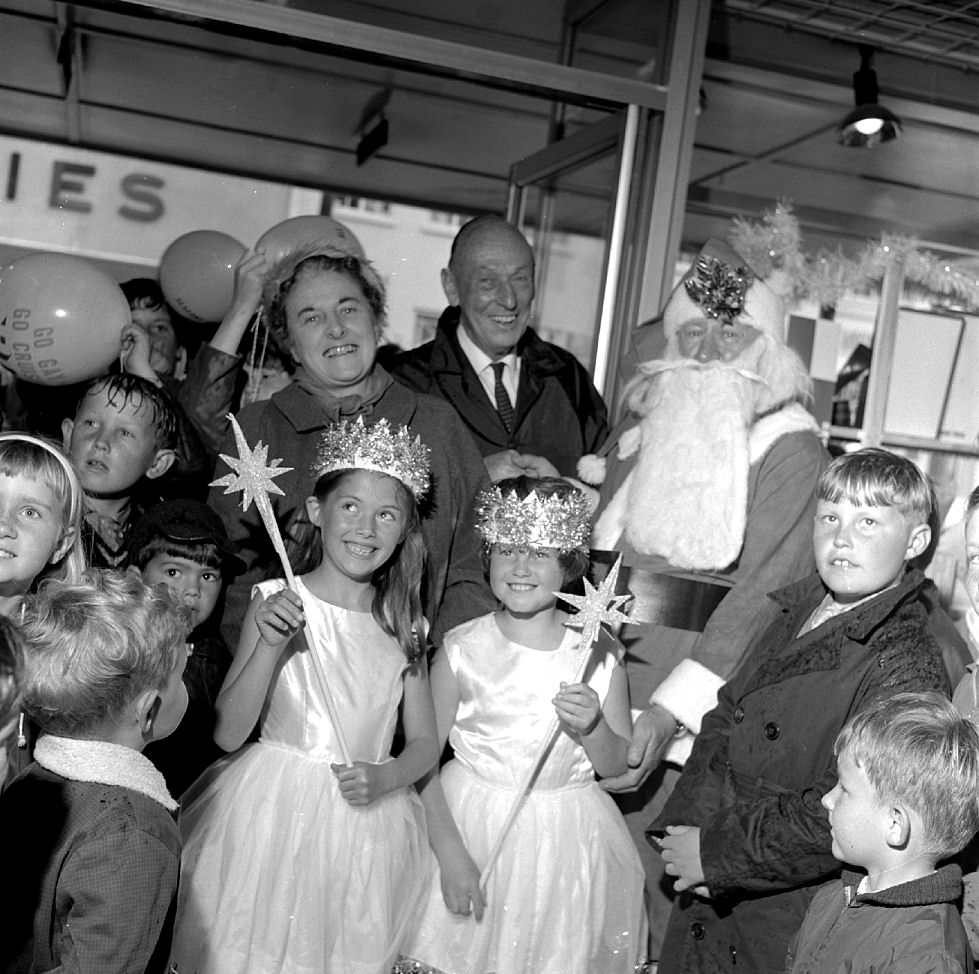 Hazelwoods Father Christmas 1968; arrival.