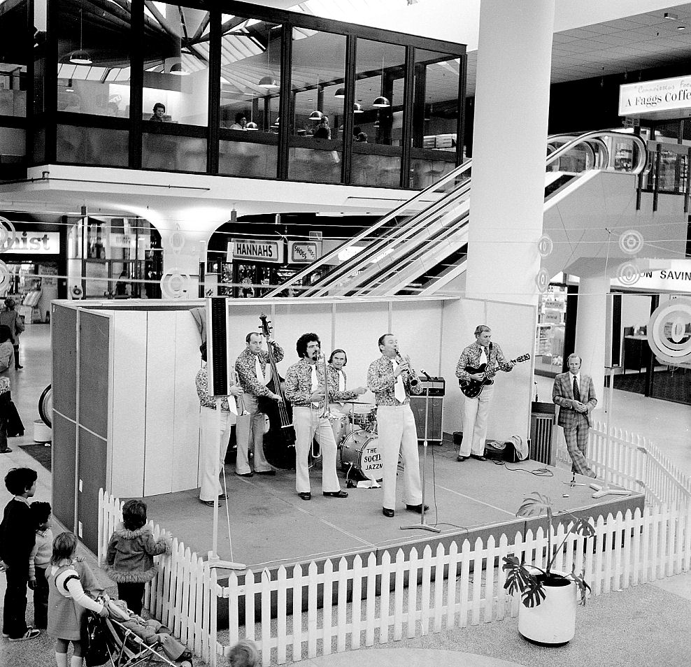 Maidstone Mall performance; 'The Society Jazzmen'.