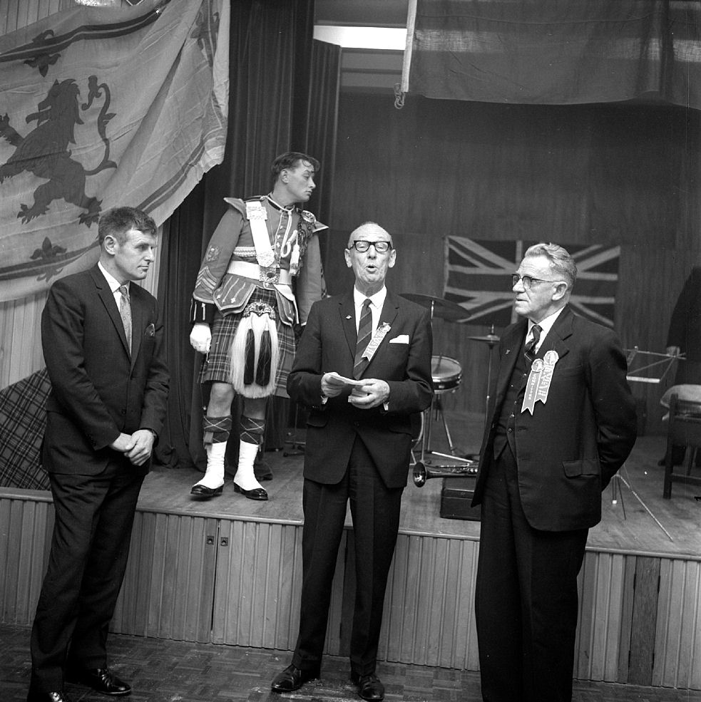 Upper Hutt Pipe Band 25th jubilee, Hapai Club; George Thomas, Mayor, speaking.