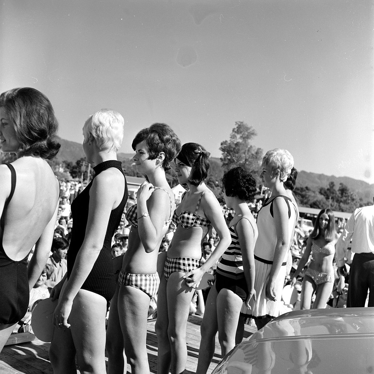 A &amp; P show; Tom Croft Motors beauty pageant; entrants.