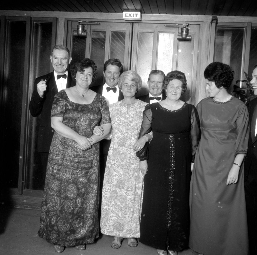 RSA ball 1972; arrivals. [P1-6867-9257]