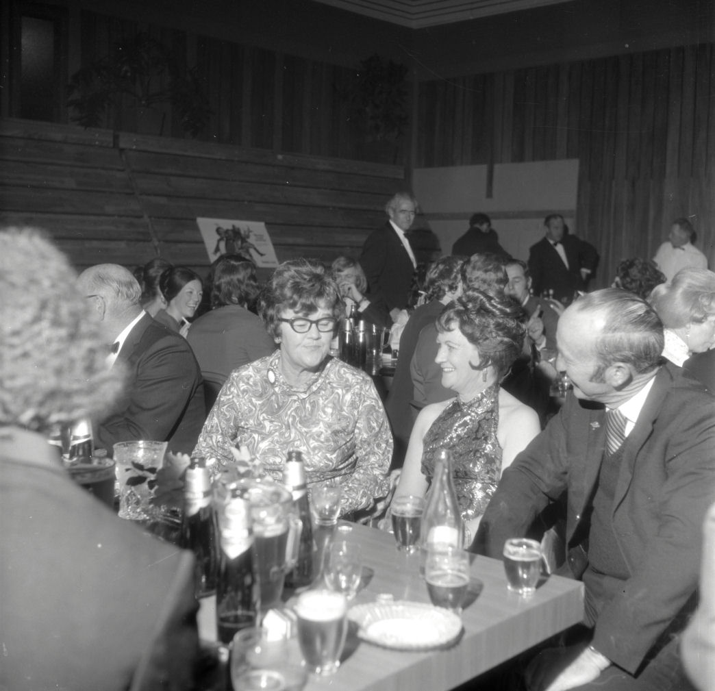 RSA ball 1972; table groups. [P1-6871-9261]